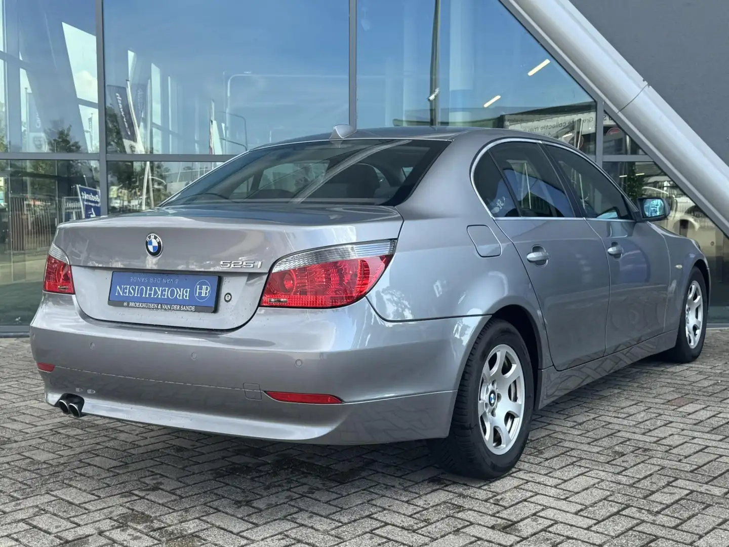 BMW 525 5-serie 525i Executive N.A.P 192pk Automaat / Schu Gris - 2