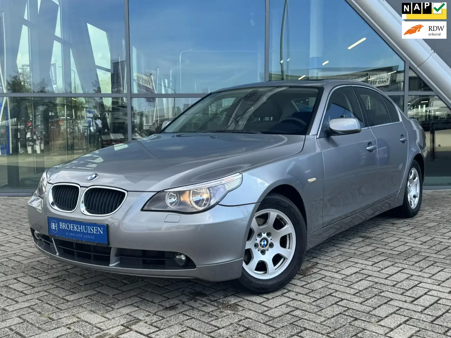 BMW 525 5-serie 525i Executive N.A.P 192pk Automaat / Schu Gris - 1