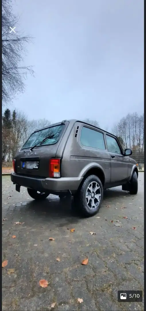 Lada Urban 4x4 Braun - 2