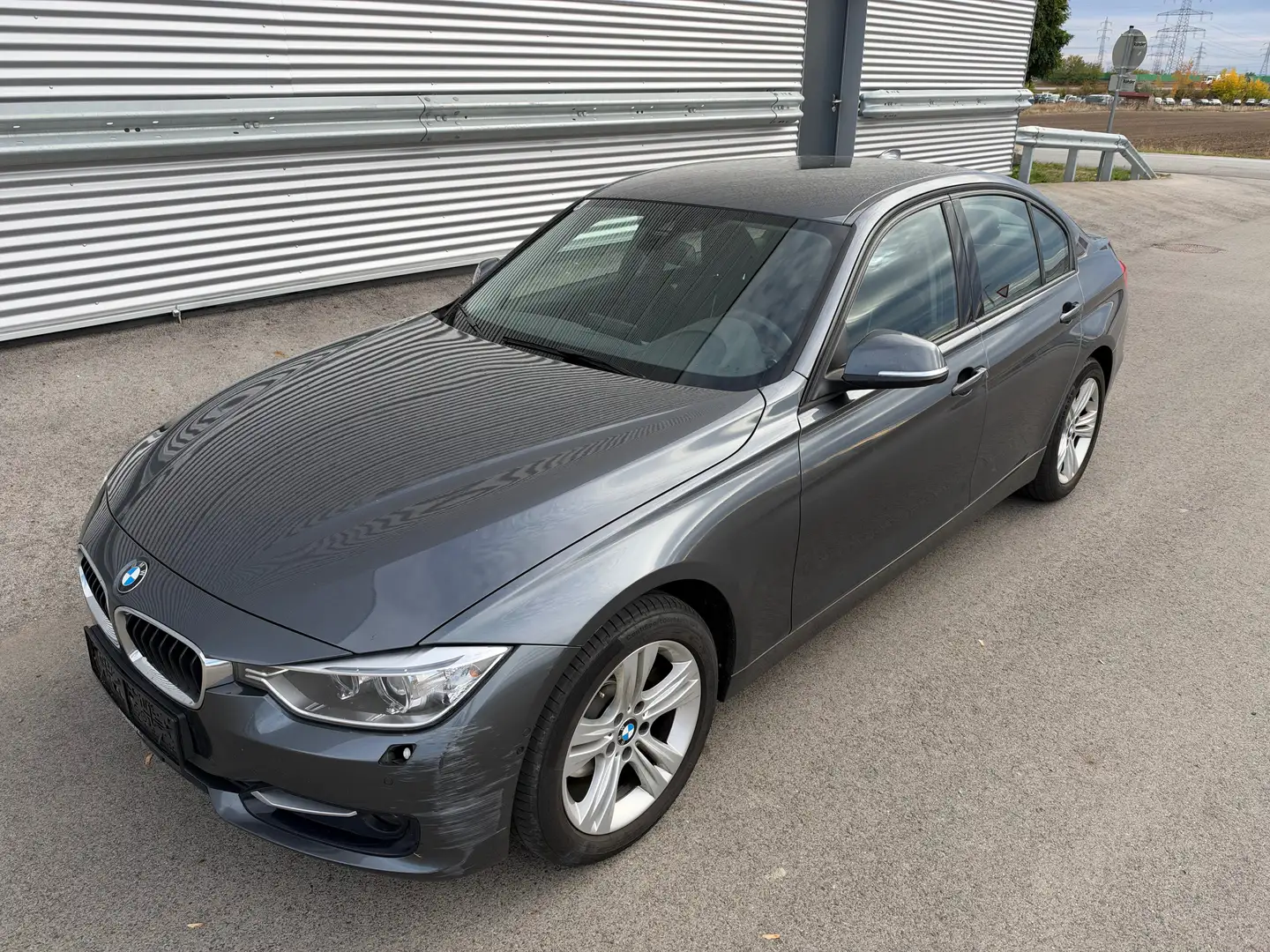 BMW 320 d xDrive Sport-Paket Aut. ID:14 Grau - 1