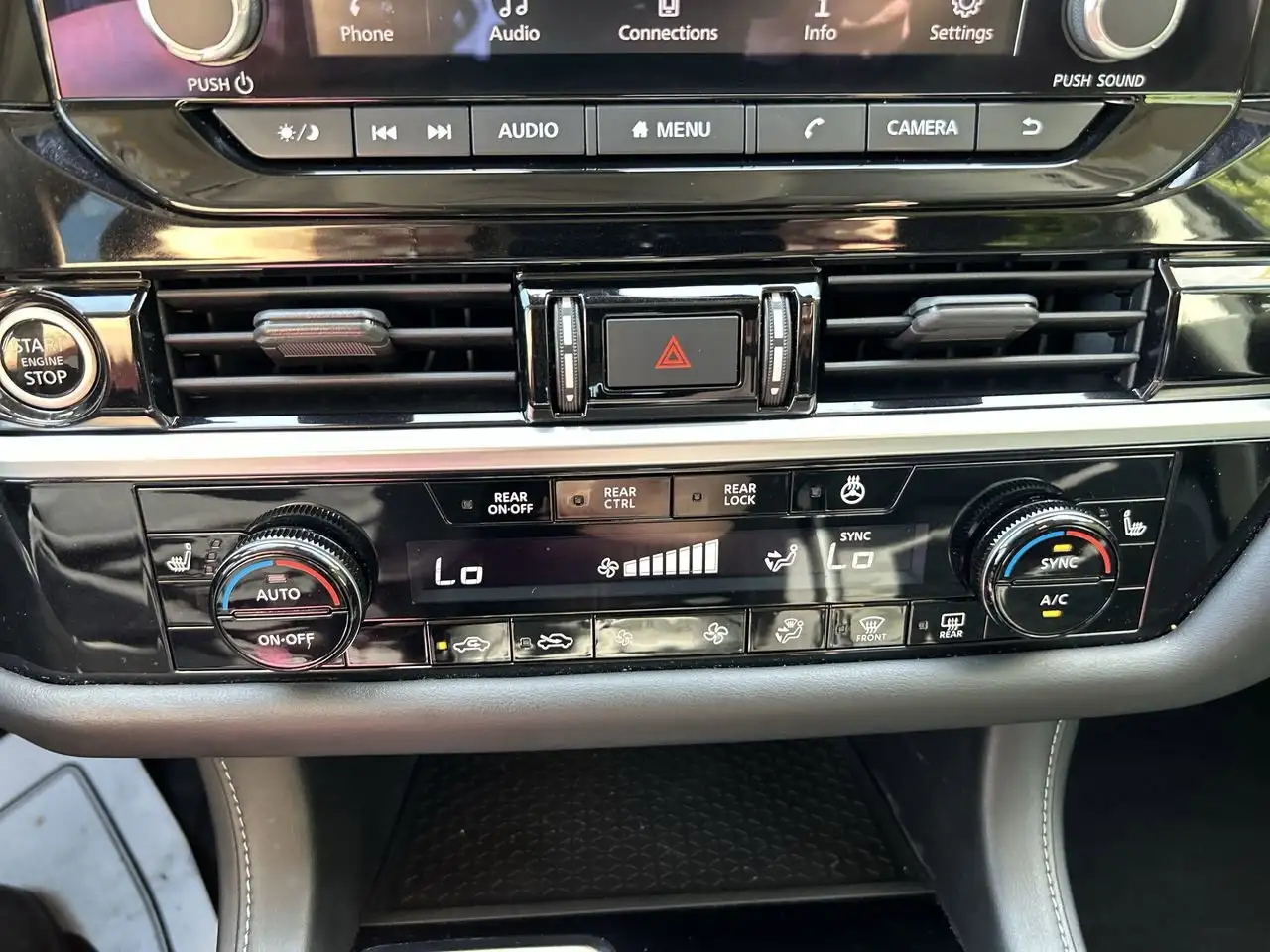 Nissan Pathfinder снимка Nissan Pathfinder