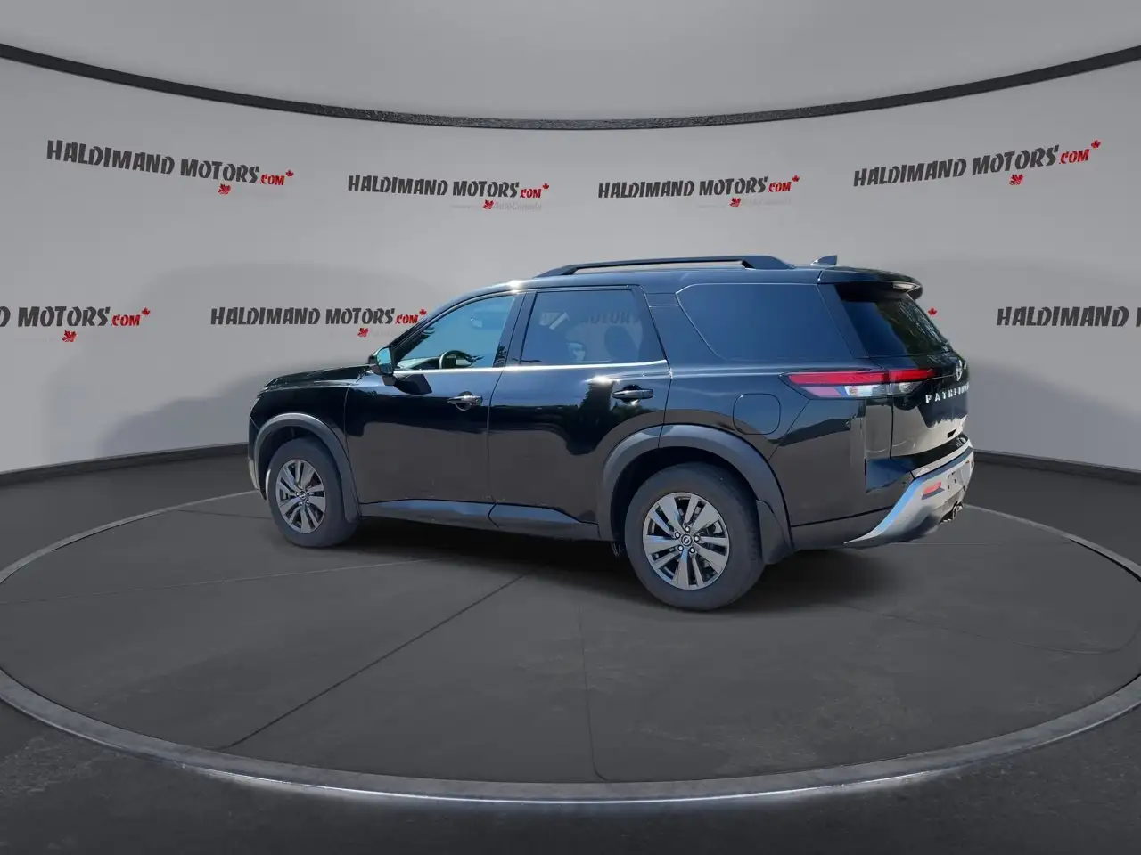 Nissan Pathfinder снимка Nissan Pathfinder