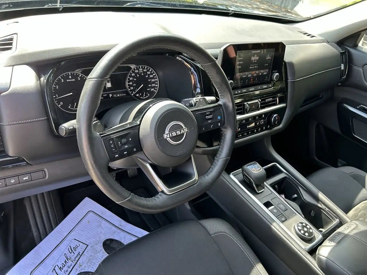 Nissan Pathfinder снимка Nissan Pathfinder