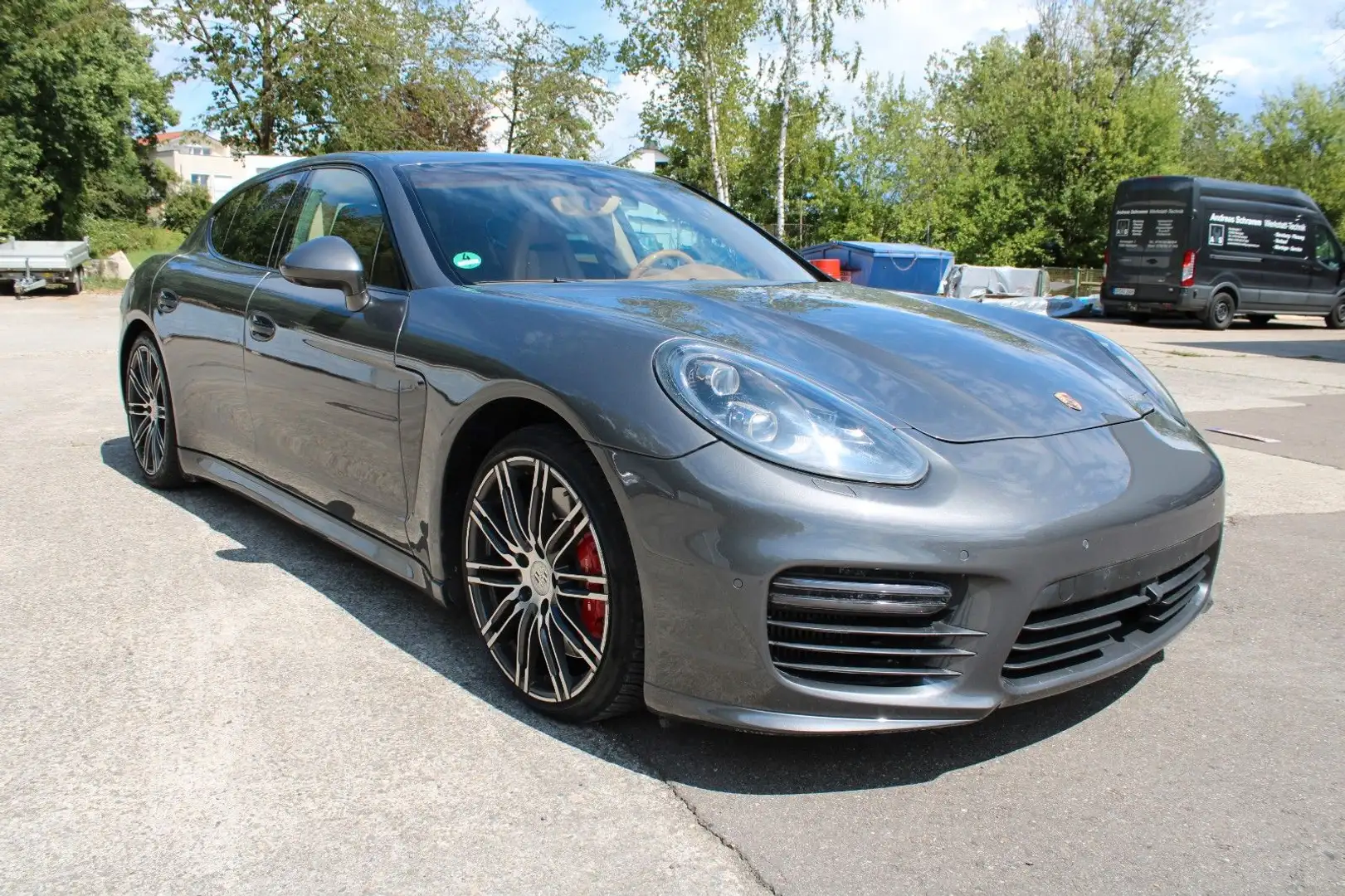 Porsche Panamera Turbo**ACC/LEDER/BOSE/DAB+/360°* Grau - 2