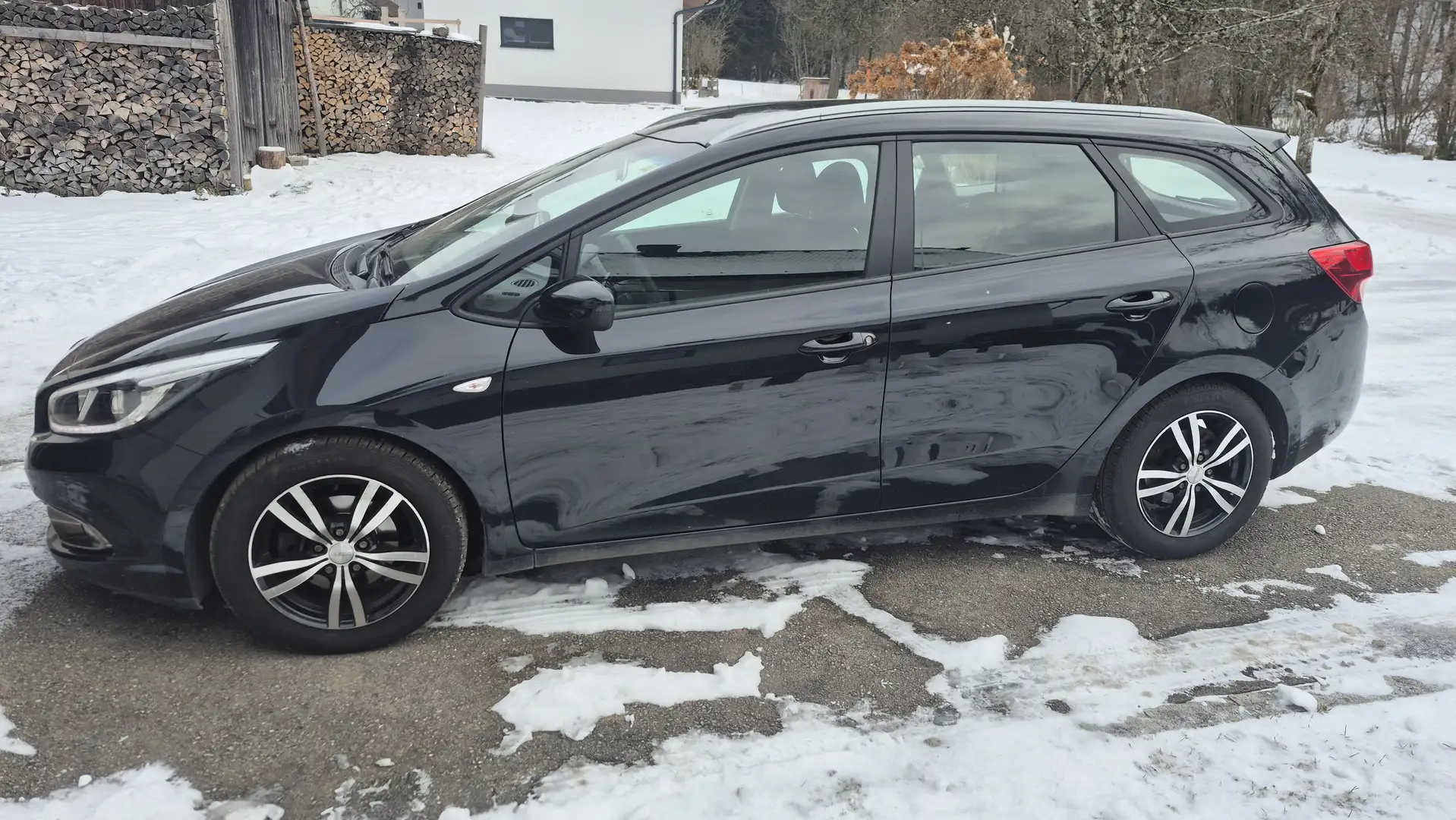 Kia Ceed SW / cee'd SW cee'd SW 1,4 CRDi Cool Österreich Paket Cool Österreich Paket Schwarz - 2