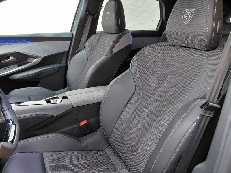 Peugeot 5008 3 1.2 HYBRID 145 e-DSC6 GT — photo 11