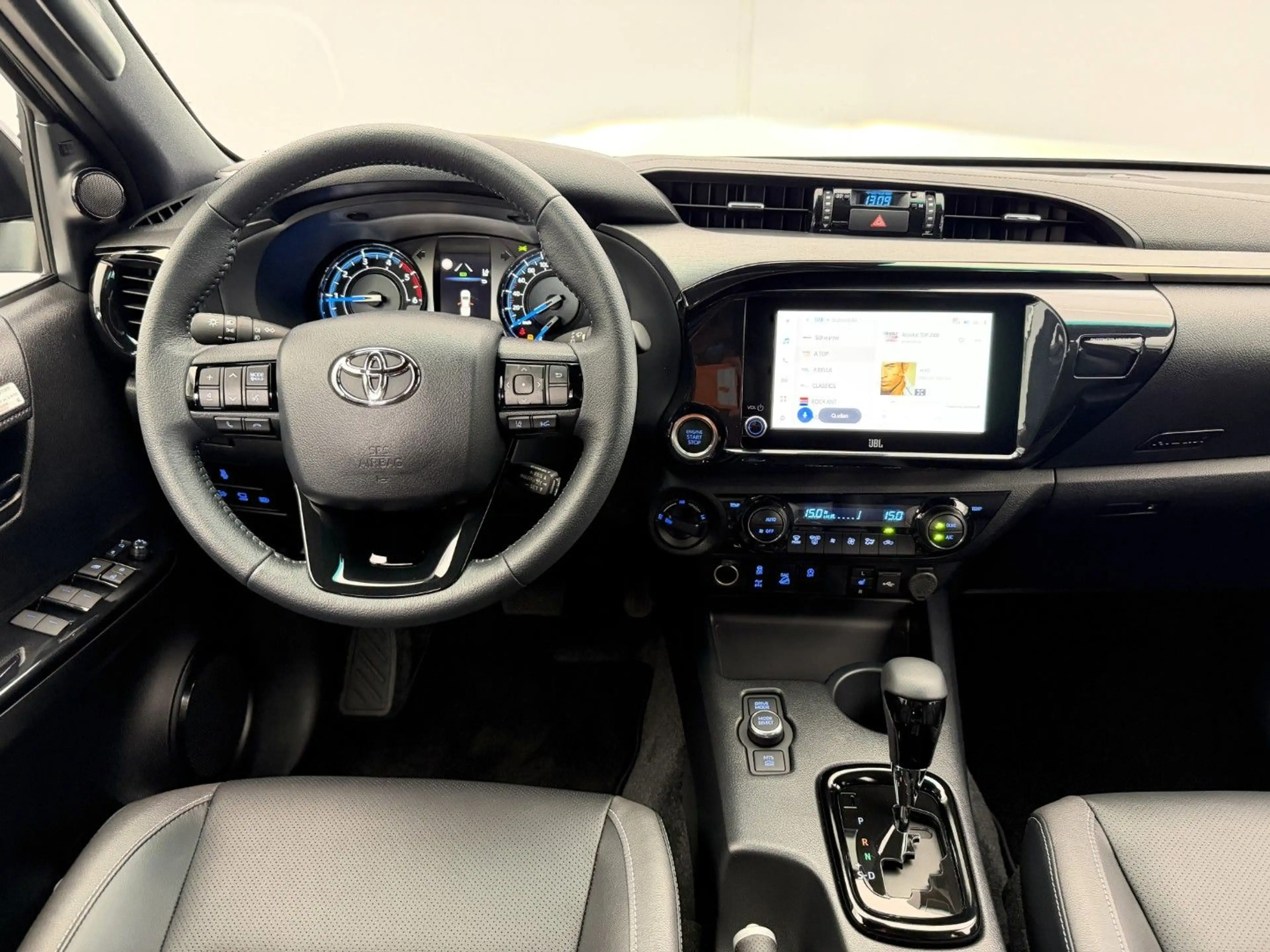 Toyota Hilux 2.8 D4-D Invincible °Mild HYBRID°AHK°Wanne — photo 2