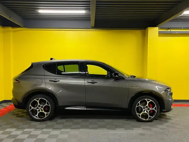 Alfa Romeo Tonale view 2