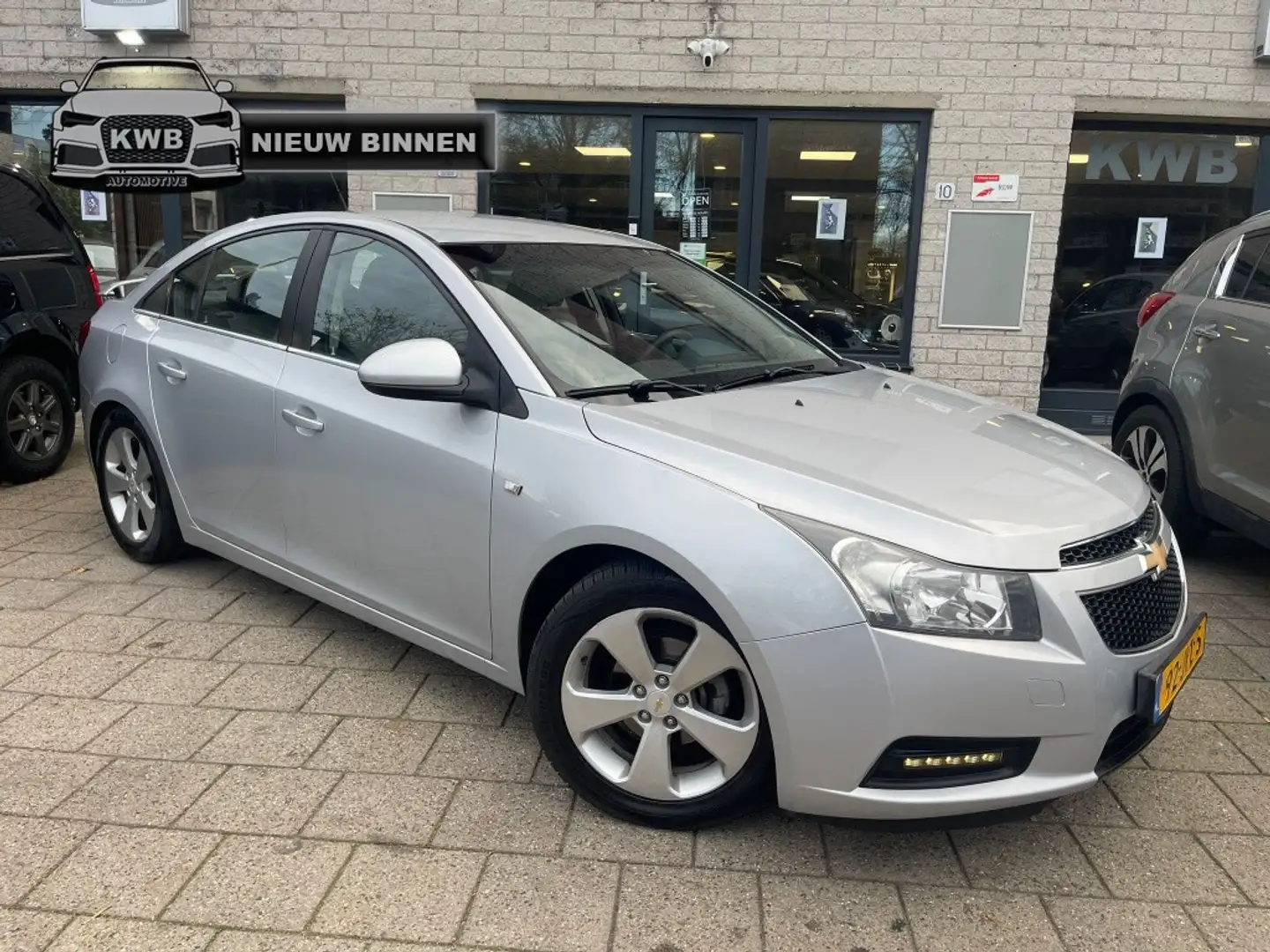 Chevrolet Cruze 1.8 LT Nieuwe apk Weinig KM Distributie VV Grijs - 1
