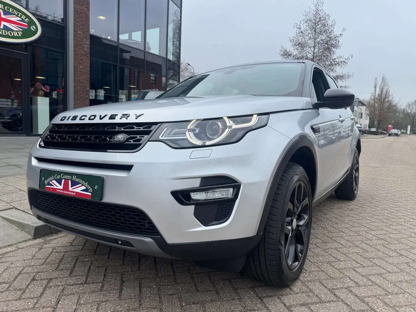 Land Rover Discovery Sport 2.0 TD4 HSE Silber - 1