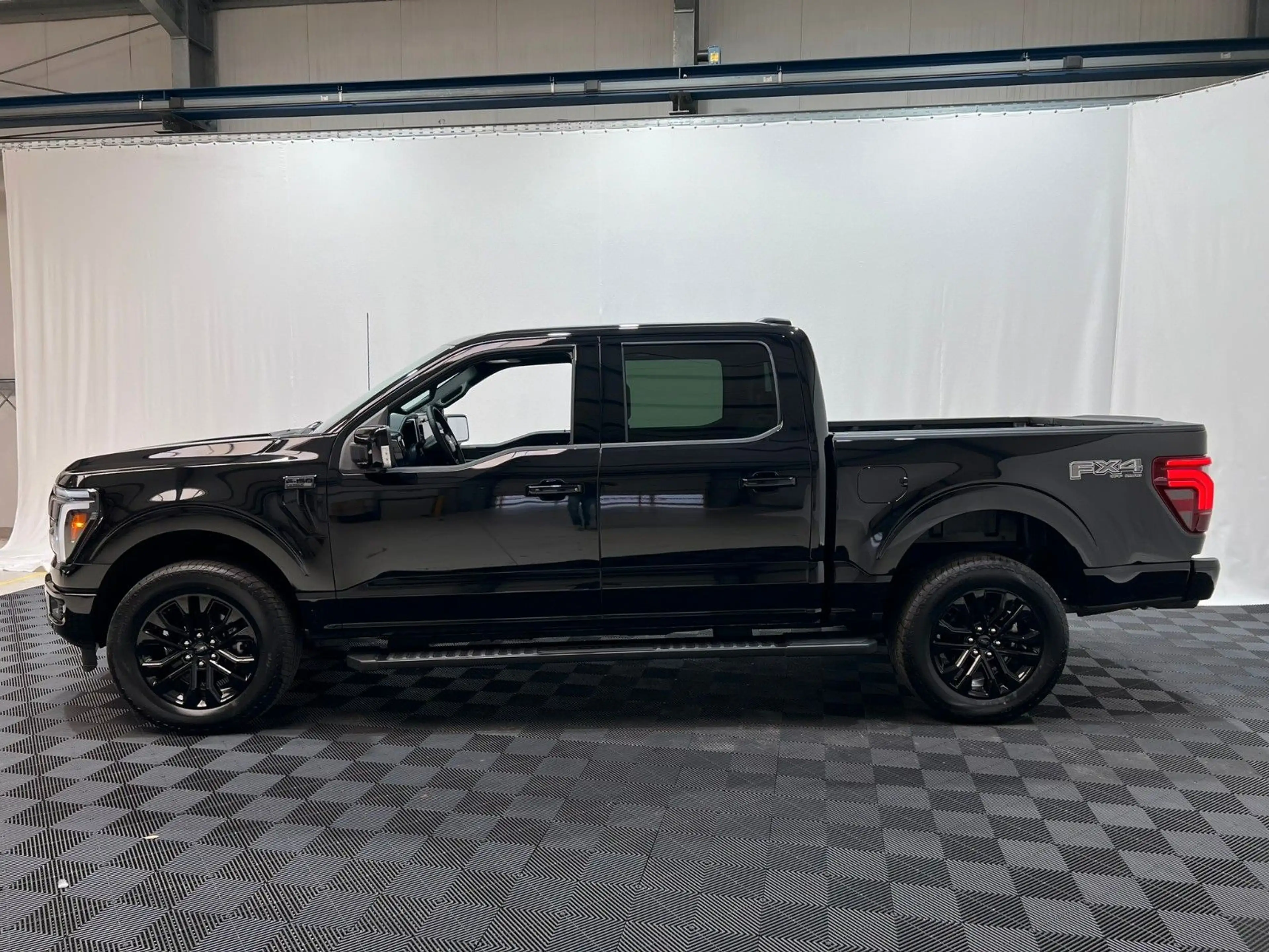 Ford F 150 F-150 Lariat 5.0L V8  5,5" Black Ed. MY25 — photo 3