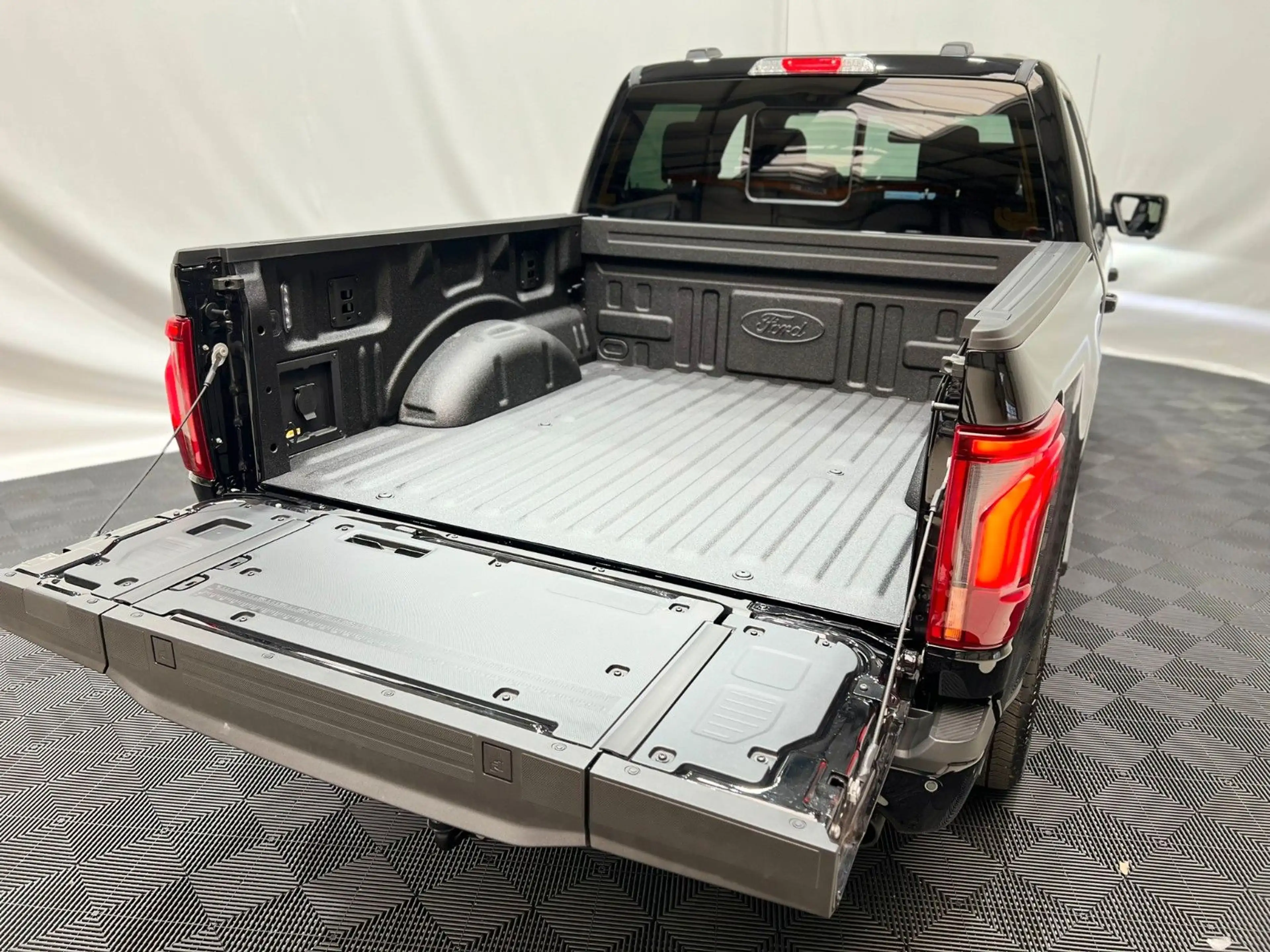 Ford F 150 F-150 Lariat 5.0L V8  5,5" Black Ed. MY25 — photo 6