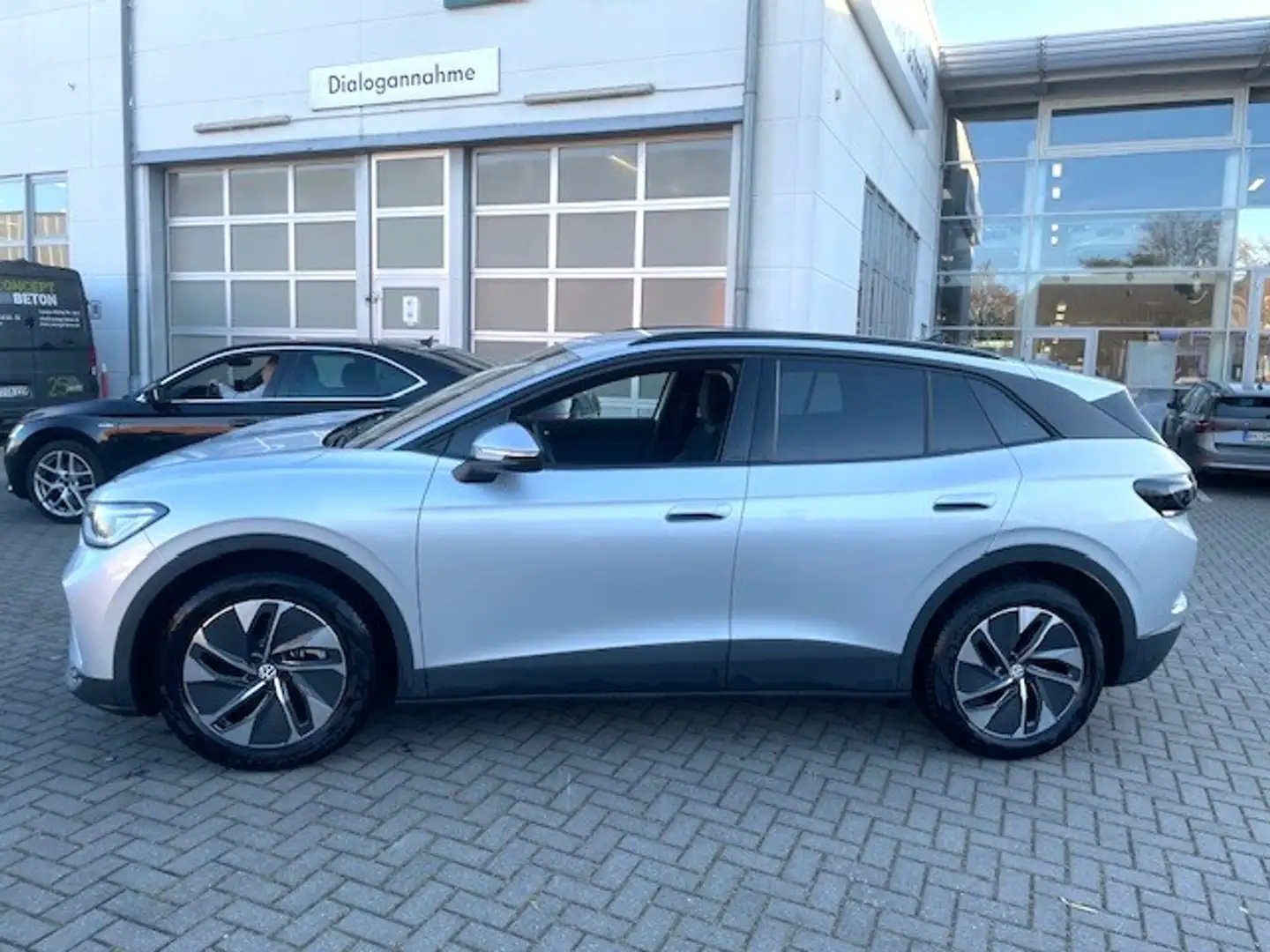 Volkswagen ID.4 Pro 210 kW Navi SideAssist ACC Wärmep. IQ-Light... Grau - 2