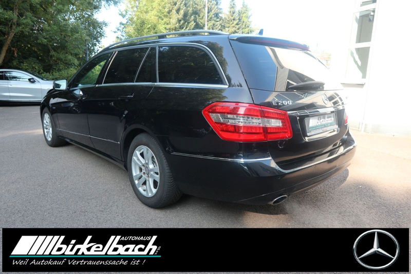 Mercedes-Benz E 200 T CGI BlueEfficiency — photo 2