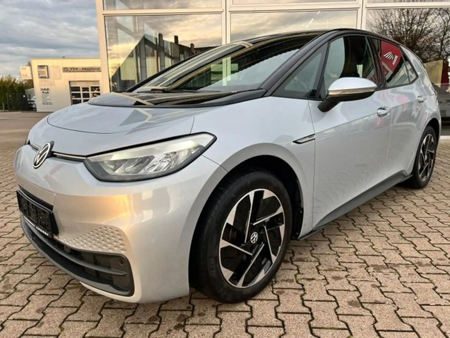Volkswagen ID.3 Pro 62kWh LED NAVI PDC SHZ ALU KLIMA 8-FACH Pro - 1