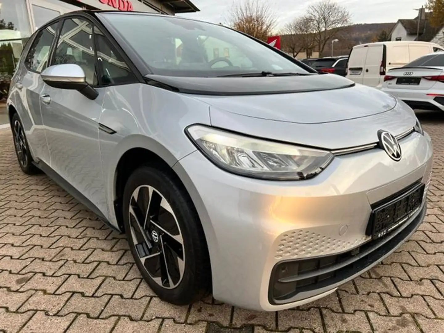 Volkswagen ID.3 Pro 62kWh LED NAVI PDC SHZ ALU KLIMA 8-FACH Pro - 2