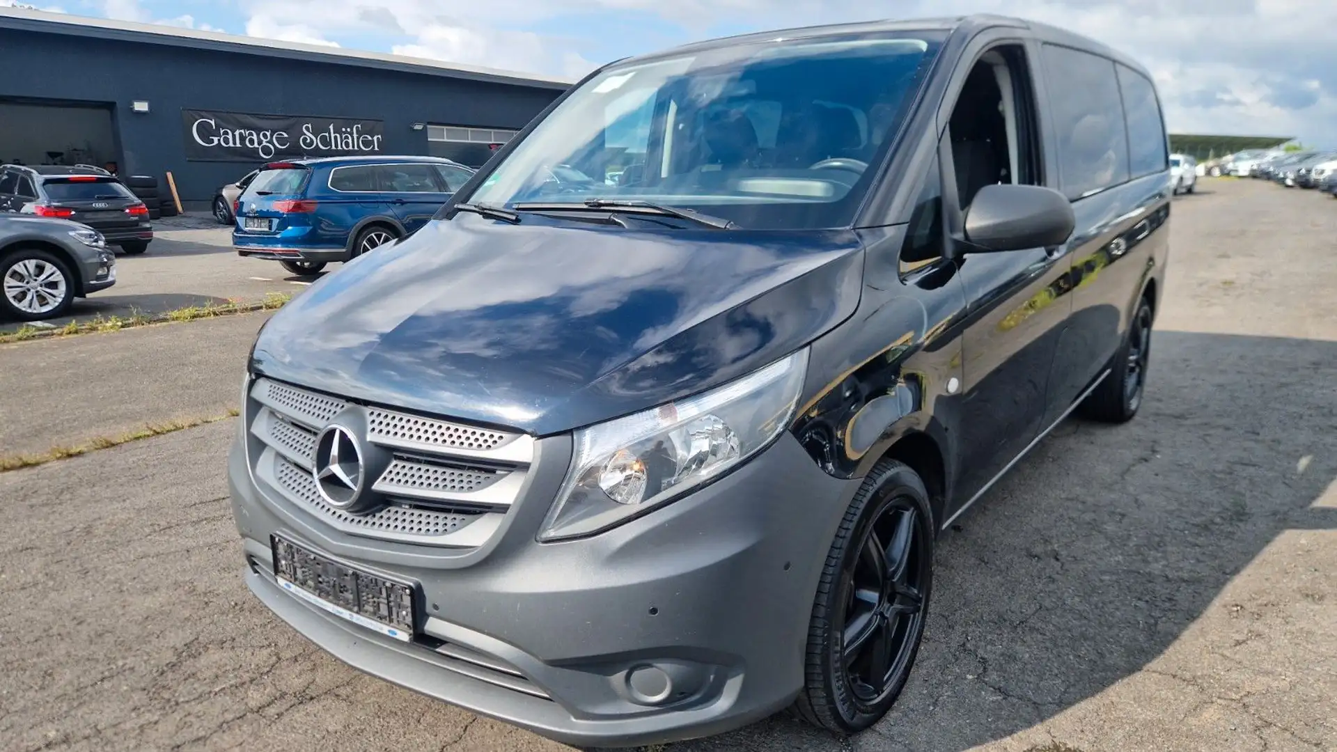 Mercedes-Benz Vito Tourer Pro FWD lang Navi Klima Einparkhilfe Negro - 1
