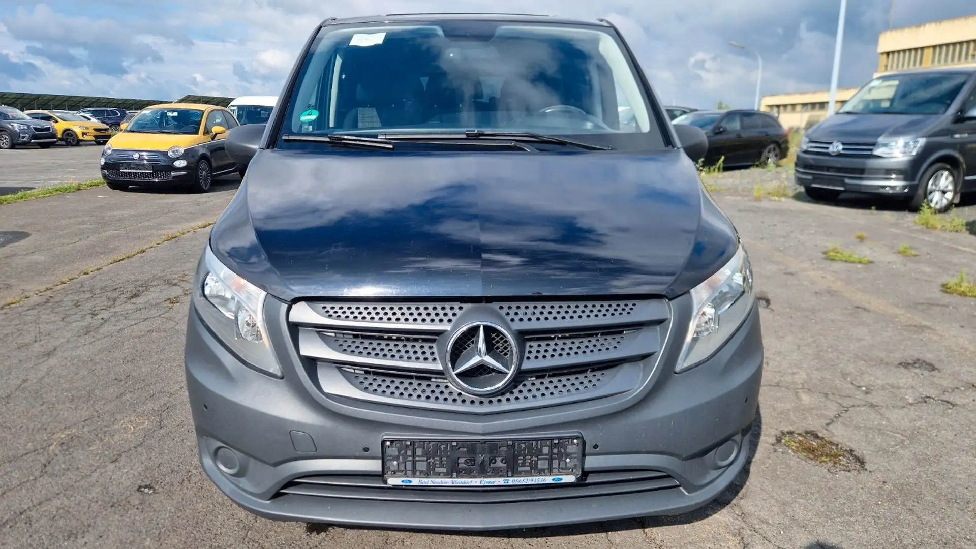 Mercedes-Benz Vito Tourer Pro FWD lang Navi Klima Einparkhilfe Negro - 2