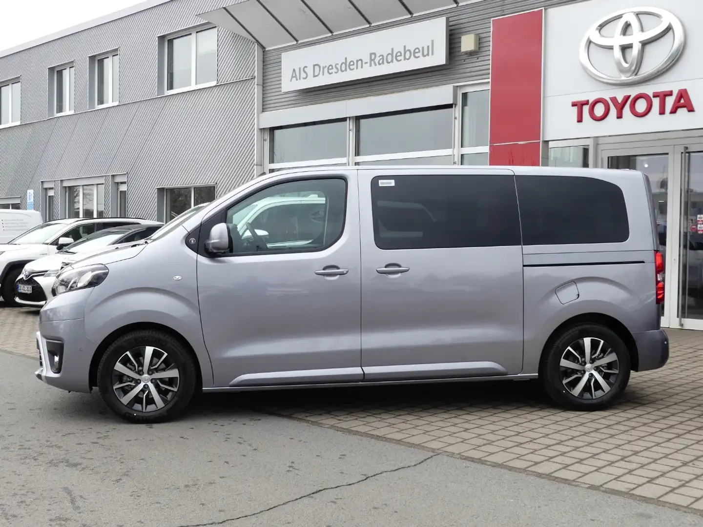Toyota Proace Verso L1 Team D 8AT Navi Silver - 2