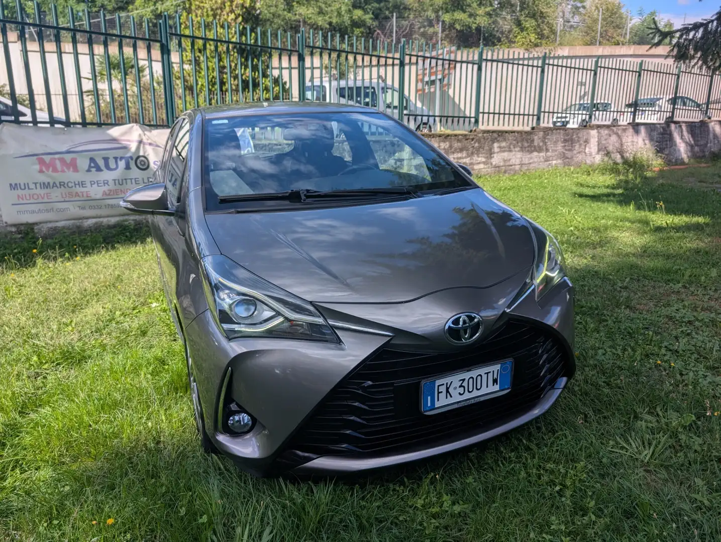 Toyota Yaris Yaris 1.0 5 porte Lounge UNICO PROPRIETARIO Grijs - 1