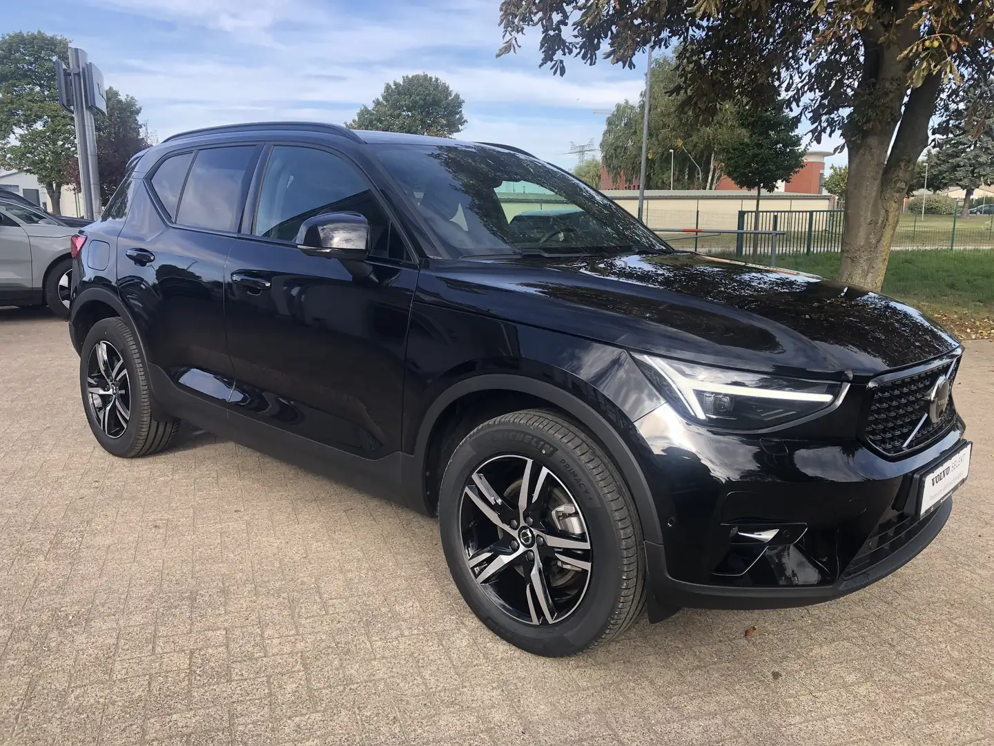 Volvo XC40 B3 Plus Dark Schwarz - 2