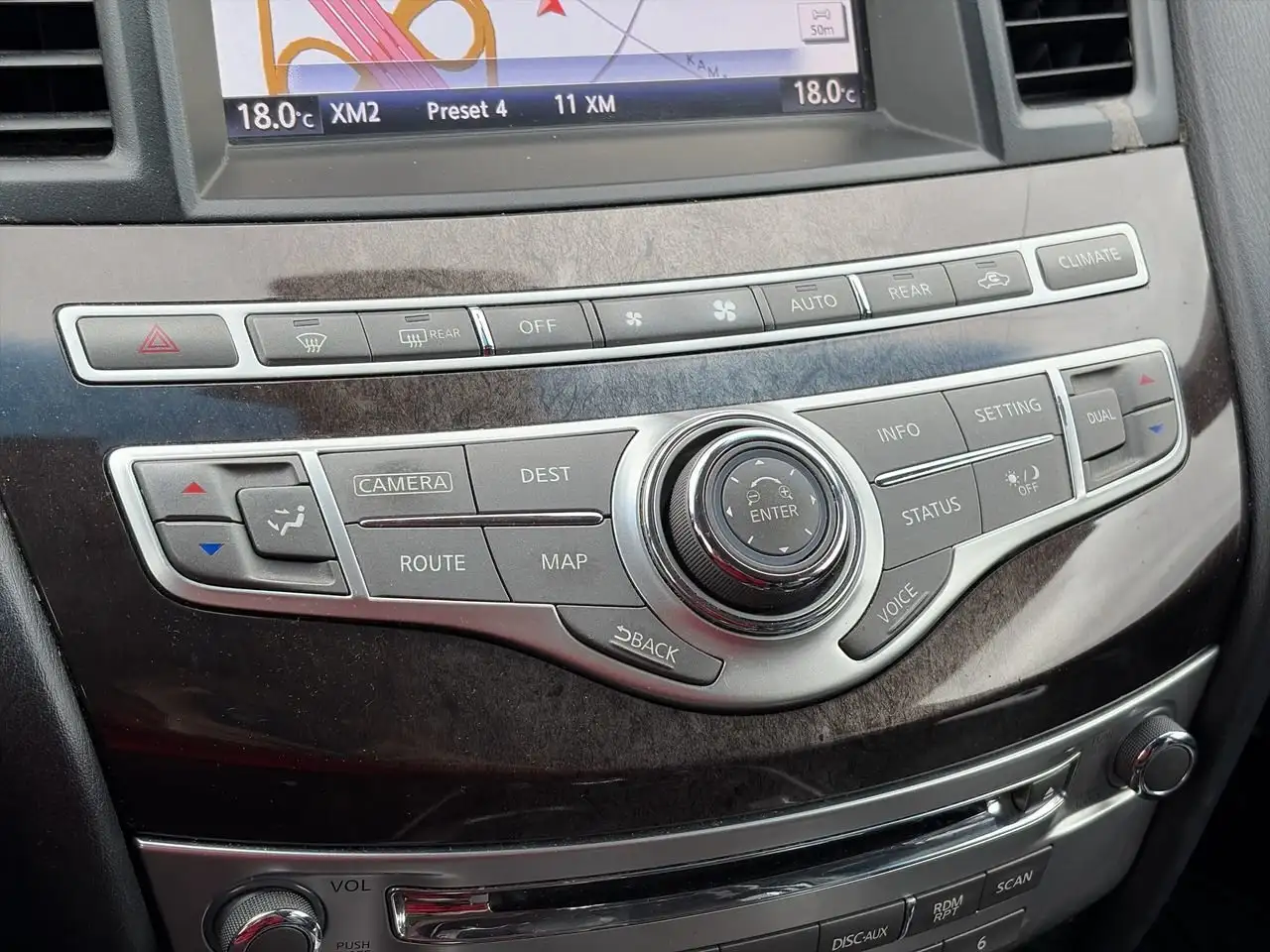 Infiniti QX60 снимка Infiniti QX60