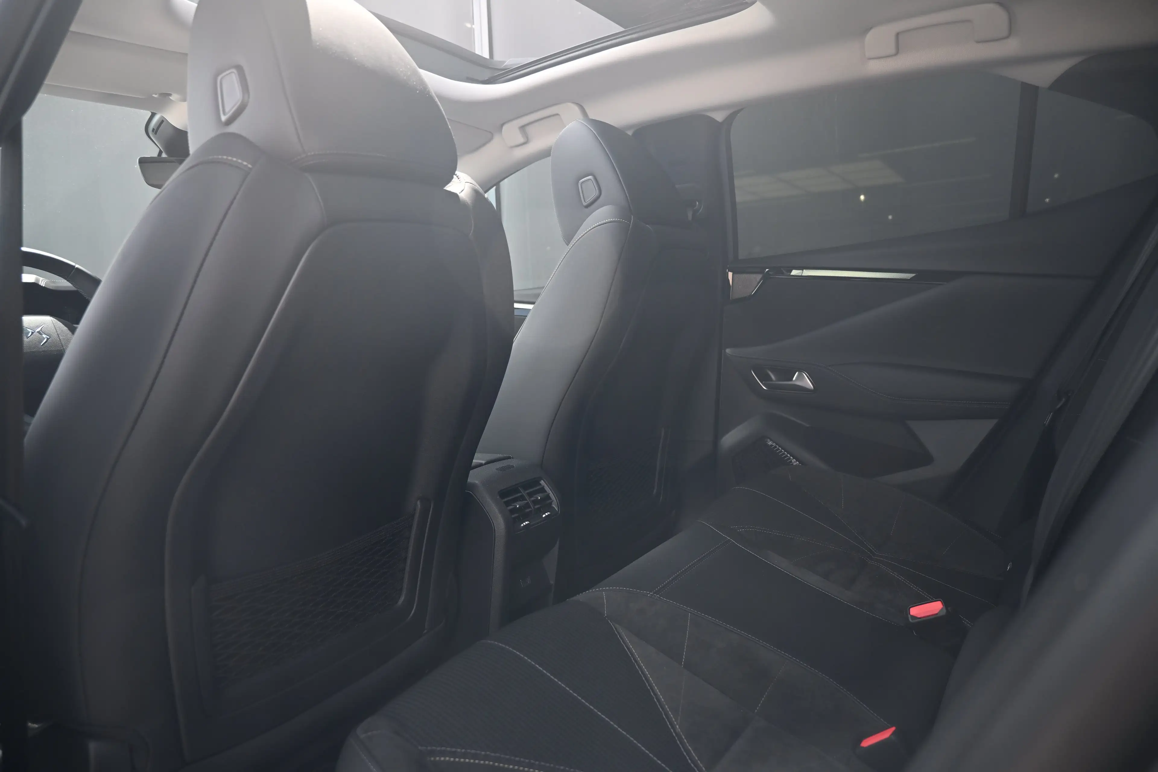DS Automobiles DS 4 No E-Tense Etoile Absolute Comfort Tech Pack 58.3 — photo 11