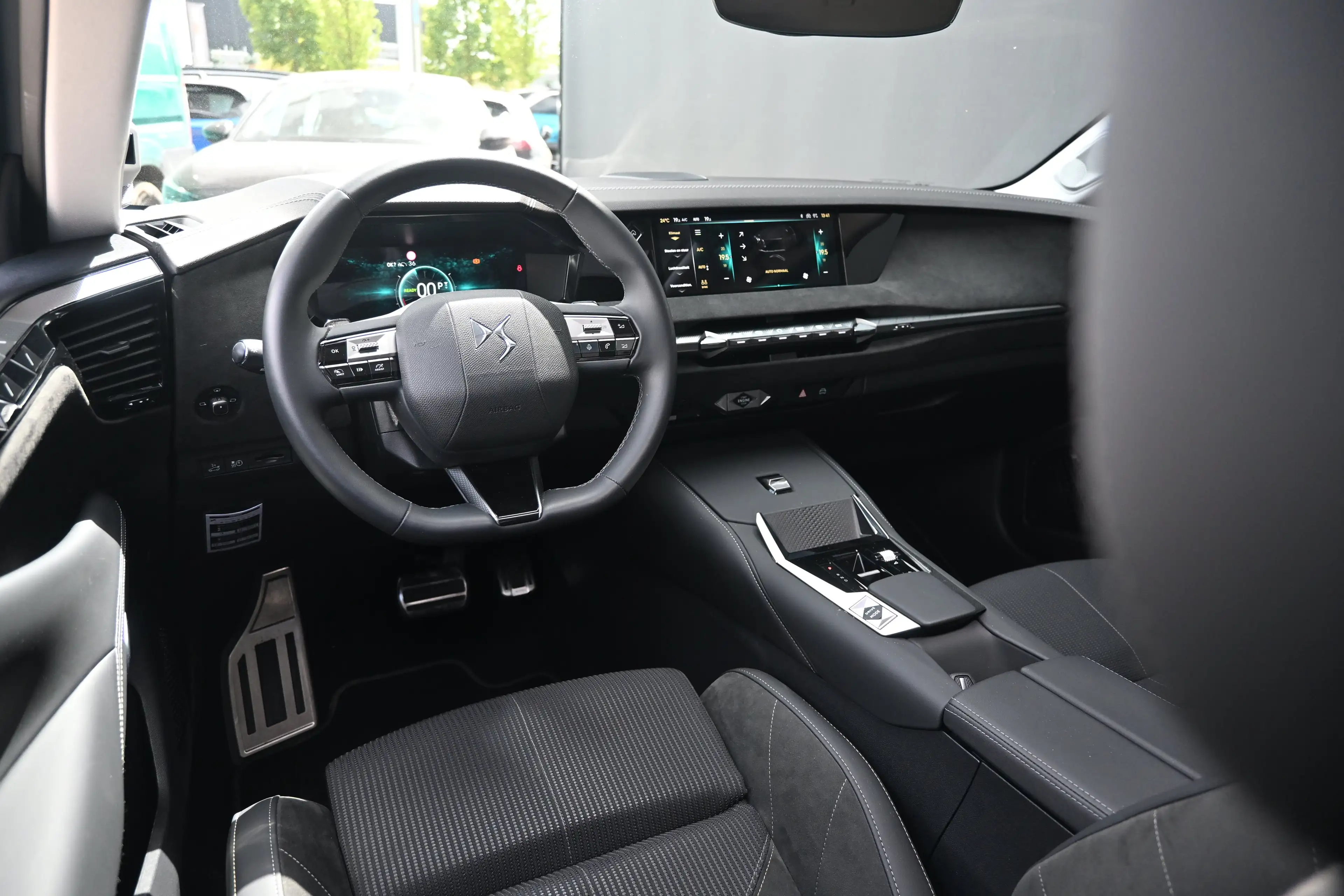 DS Automobiles DS 4 No E-Tense Etoile Absolute Comfort Tech Pack 58.3 — photo 13