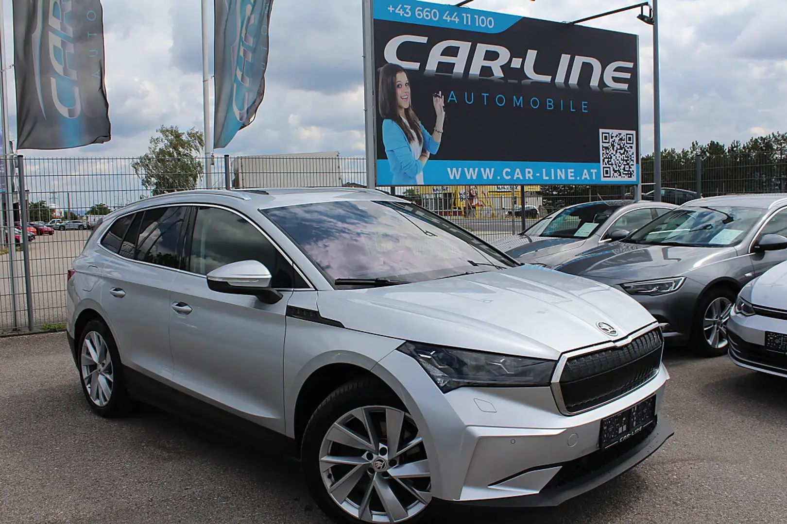 Skoda Enyaq iV 80 82 kWh LED Panorama AHK Navi Kamera... Silber - 1