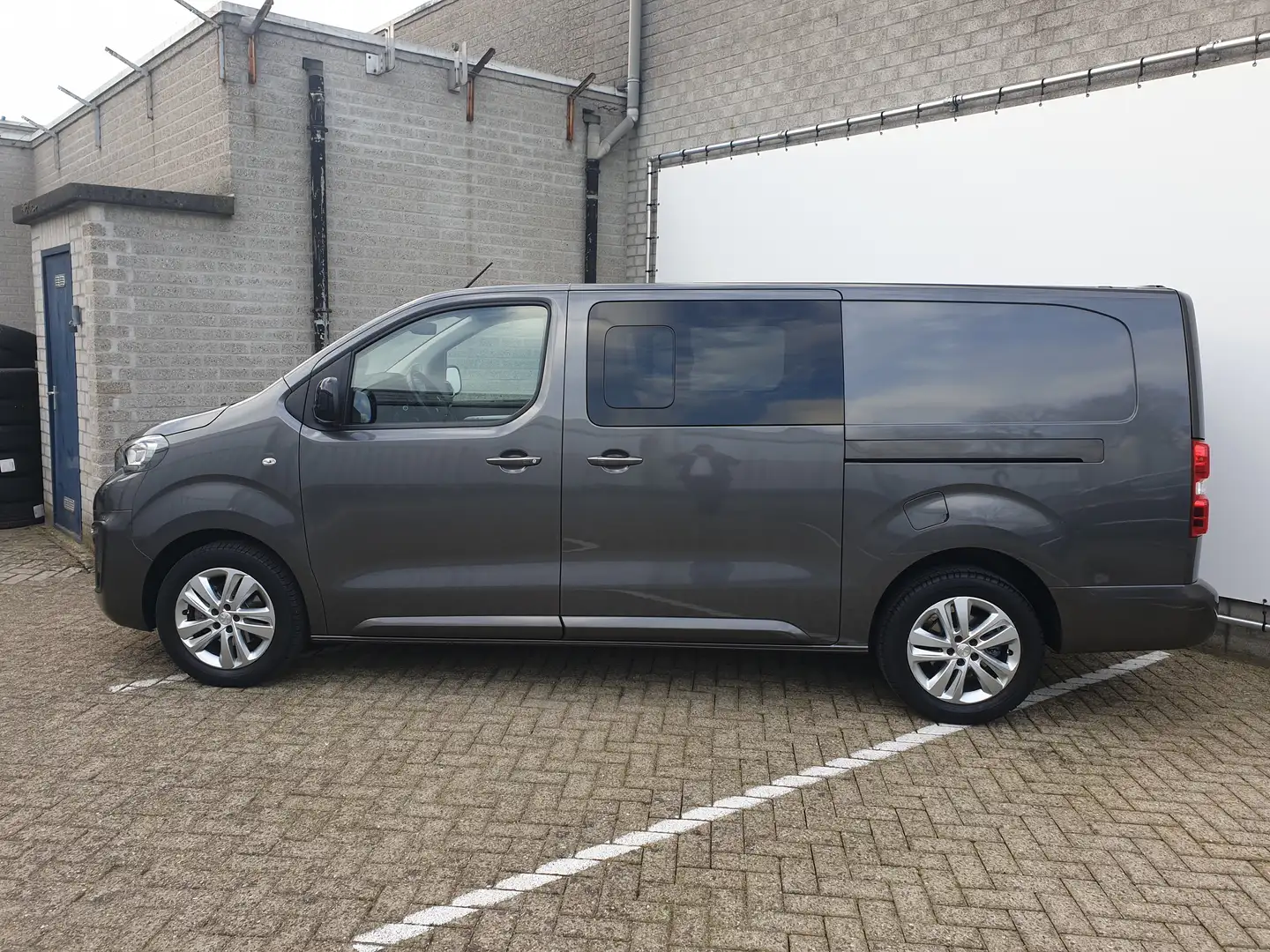 Peugeot Expert 2.0 BlueHDI 180 S&S L3 | 2 zitplaatsen rechtsvoor Grijs - 2