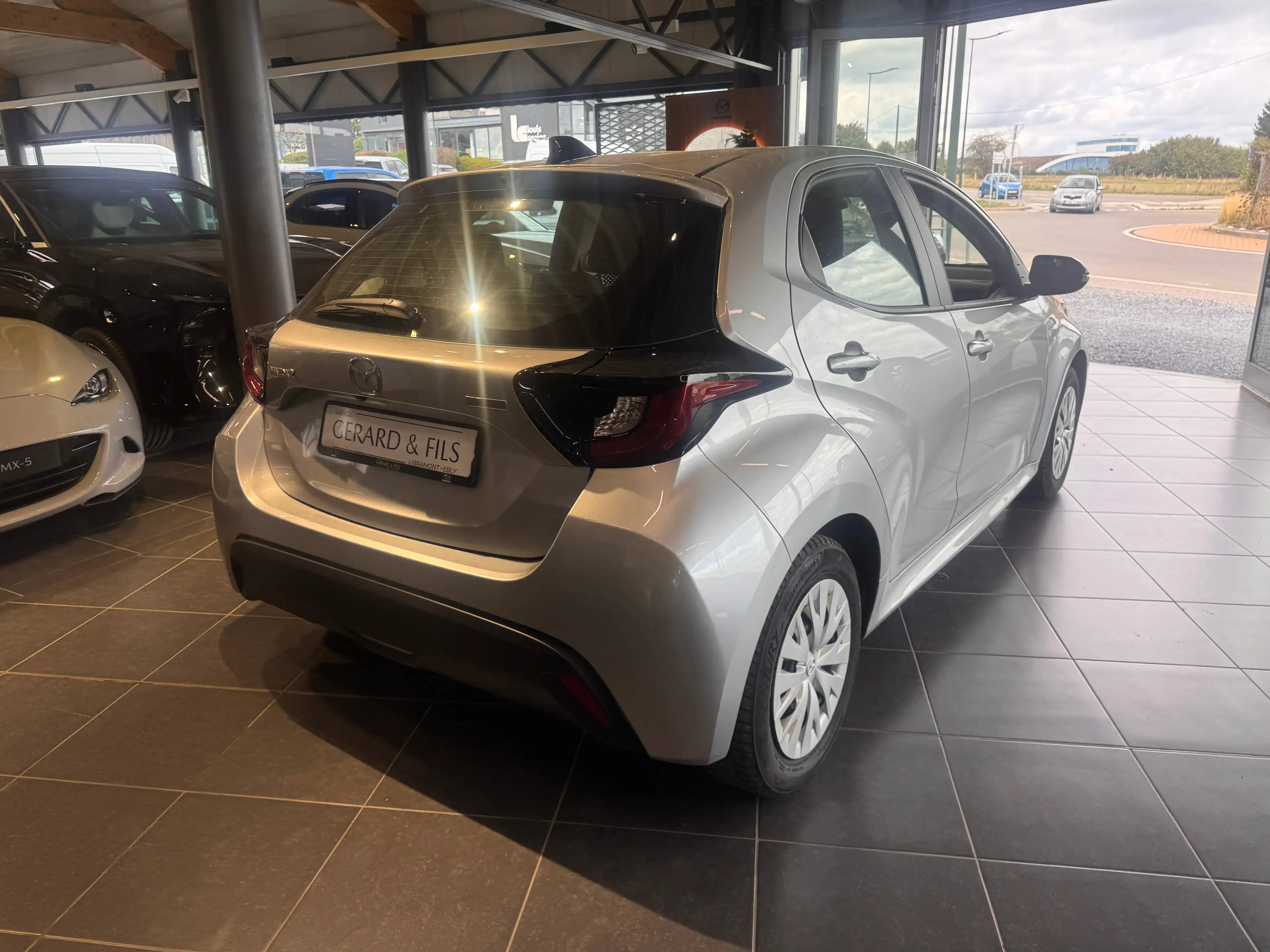Mazda 2 2 Hybrid 1.5i VVT-i E-CVT Prime-Line Prime-Line — photo 7