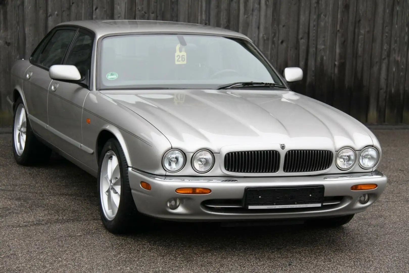 Jaguar XJ 4.0 Executive 2 Jahre Garantie Silver - 1