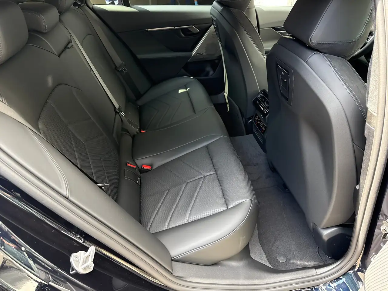 BMW 520 d xDrive M Sportpaket Head-Up HK HiFi DAB 8