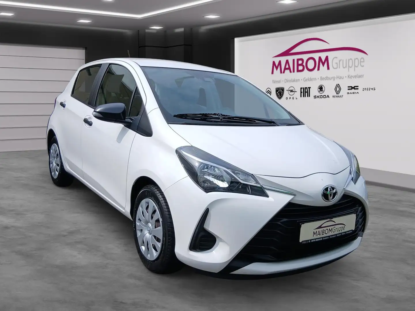 Toyota Yaris 1.0 KAT Белый - 2