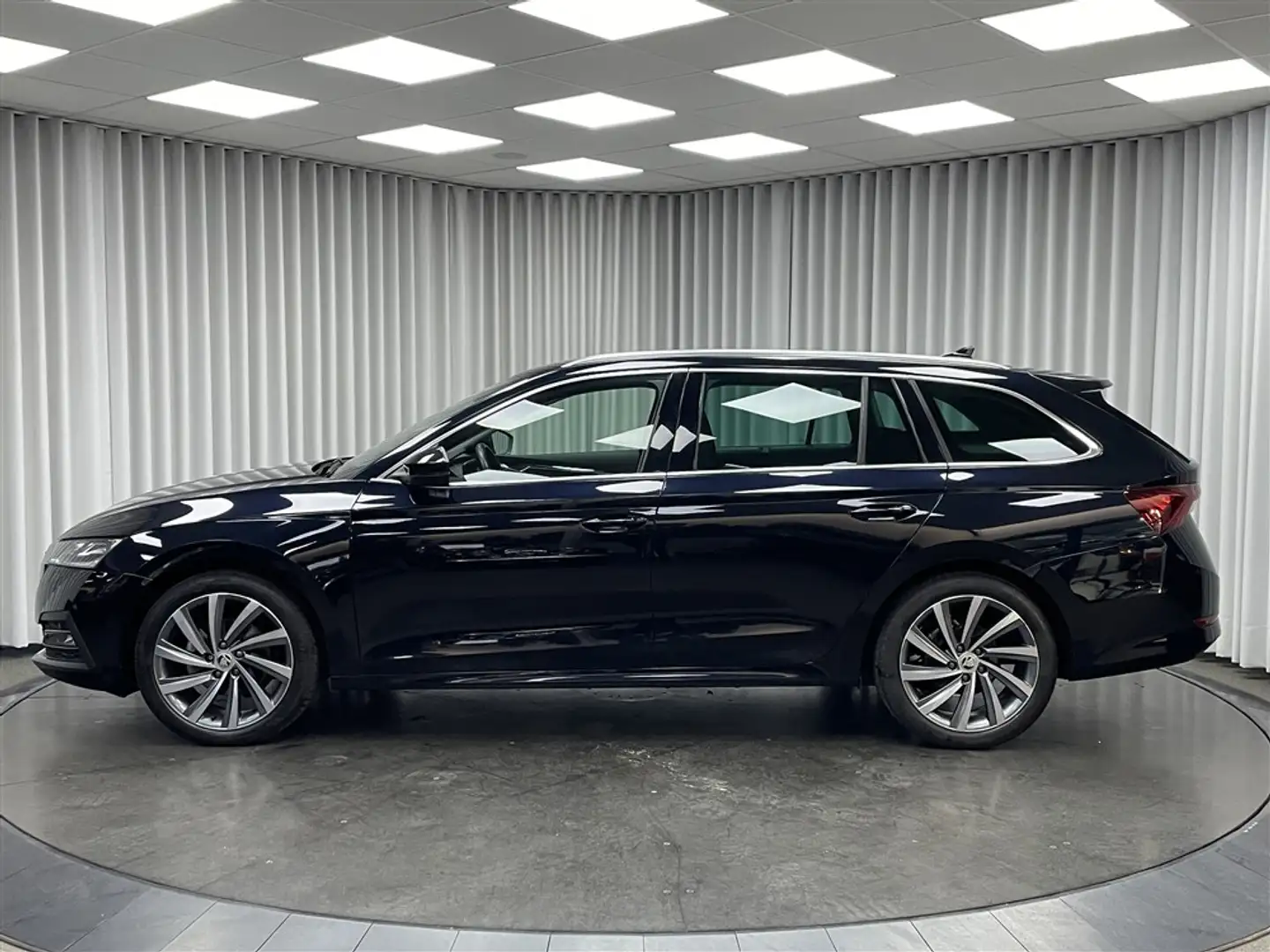 Skoda Octavia 1.5 TSi / Combi / LED / ACC / Pano dak / BLISS ... Noir - 2