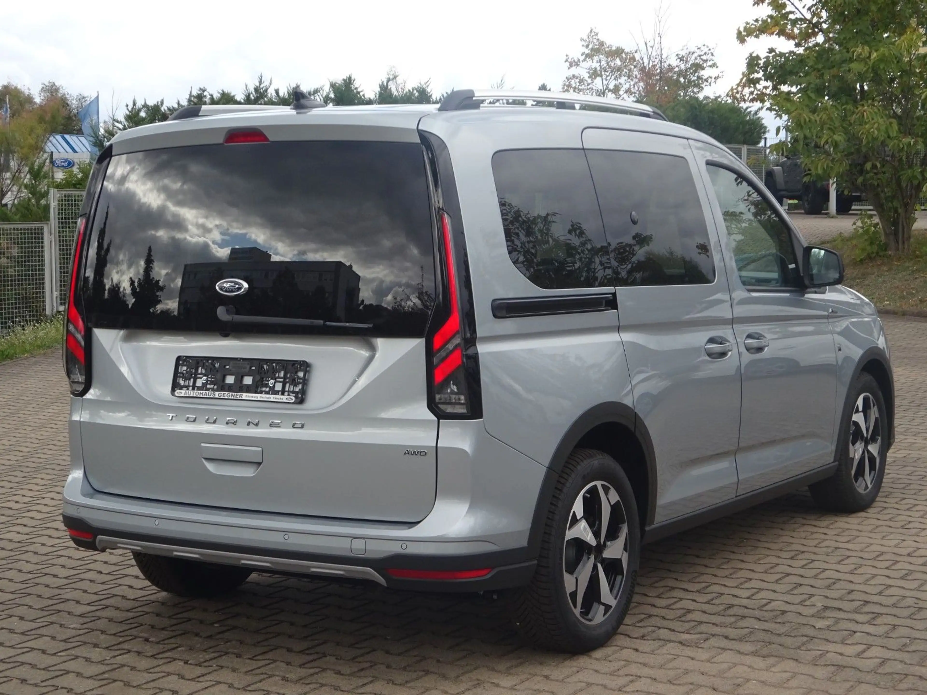 Ford Tourneo Connect L1 Active 4x4 Stndhz Navi AGR — photo 9