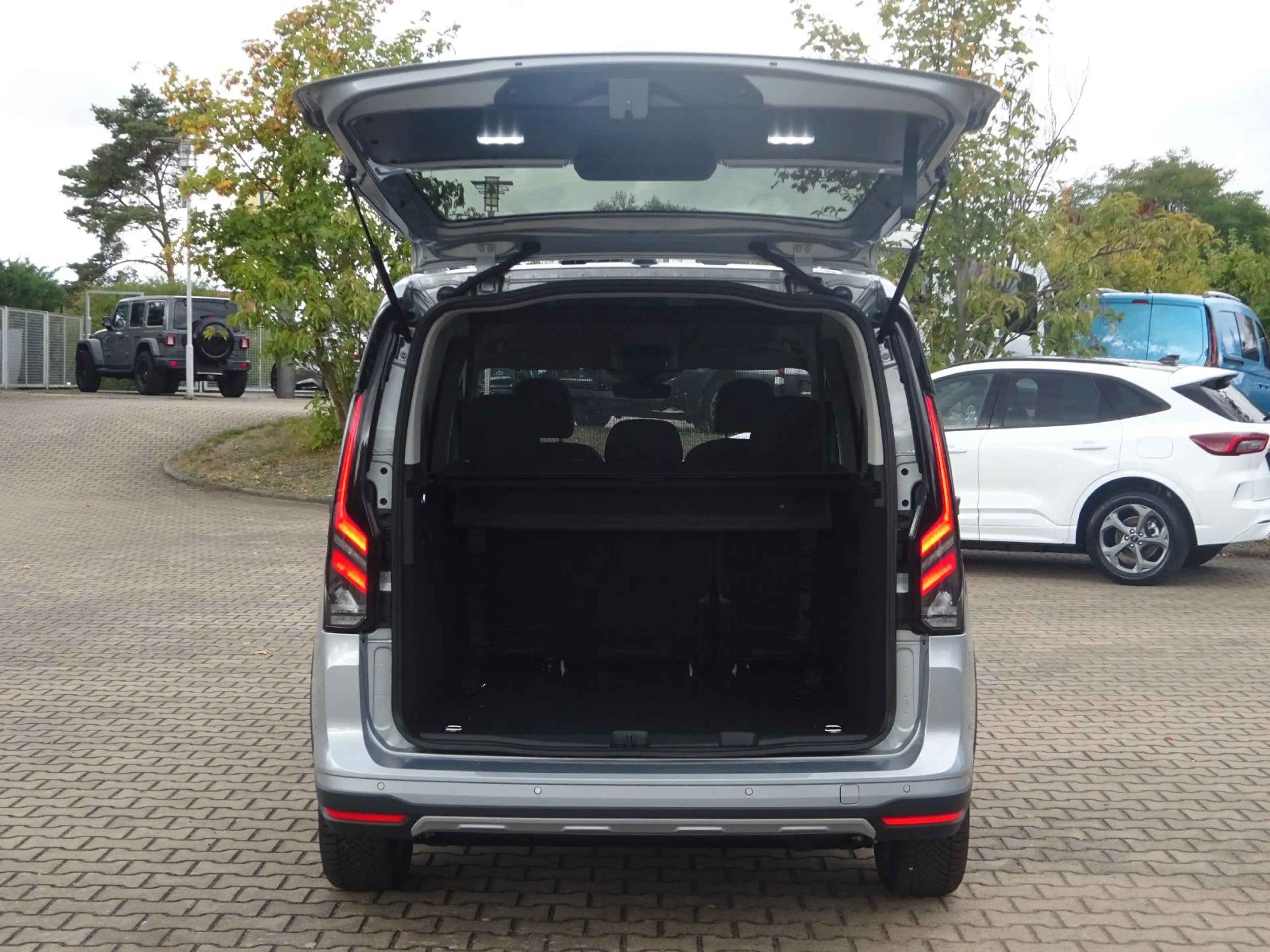 Ford Tourneo Connect L1 Active 4x4 Stndhz Navi AGR — photo 5