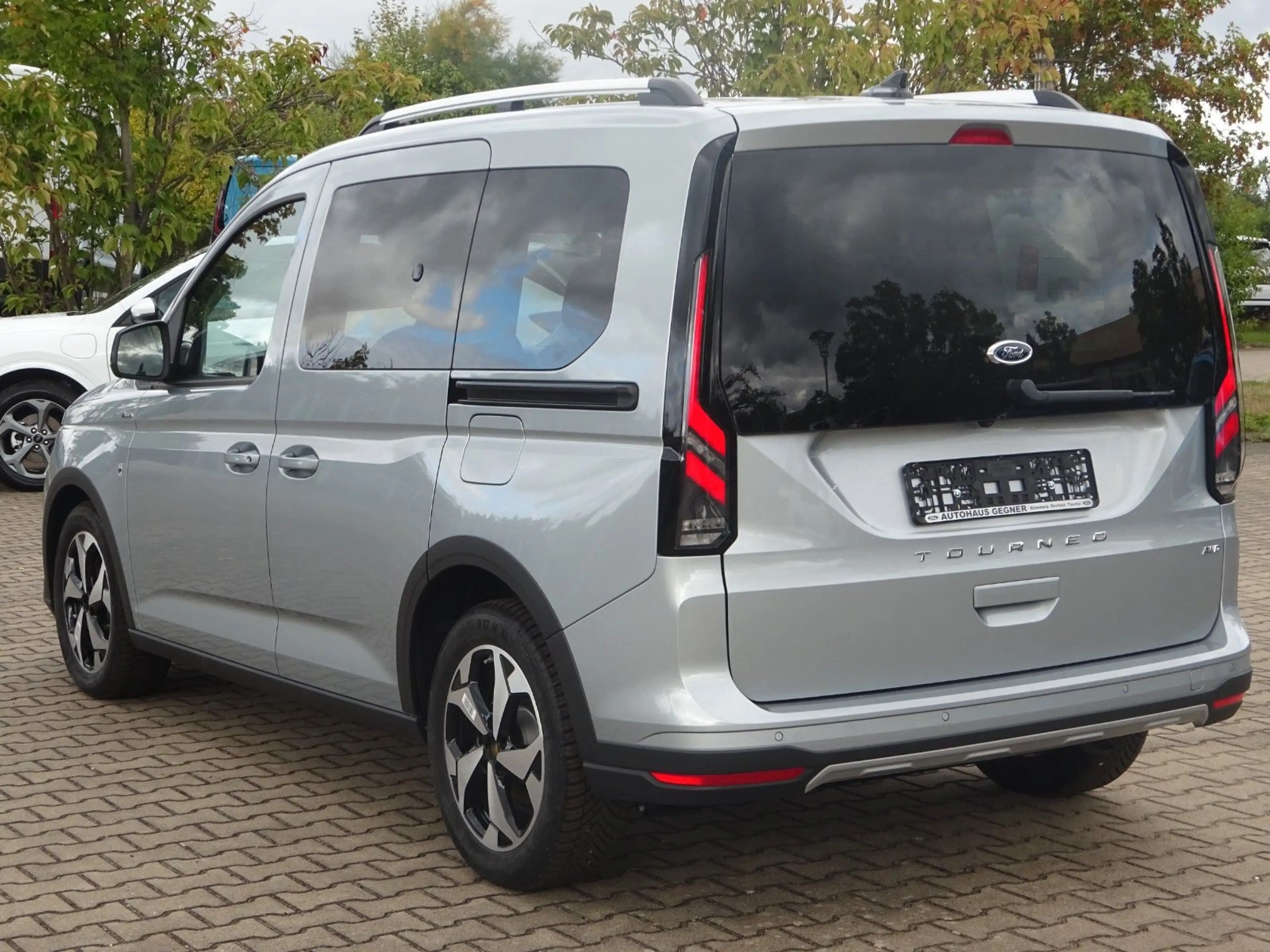 Ford Tourneo Connect L1 Active 4x4 Stndhz Navi AGR — photo 4
