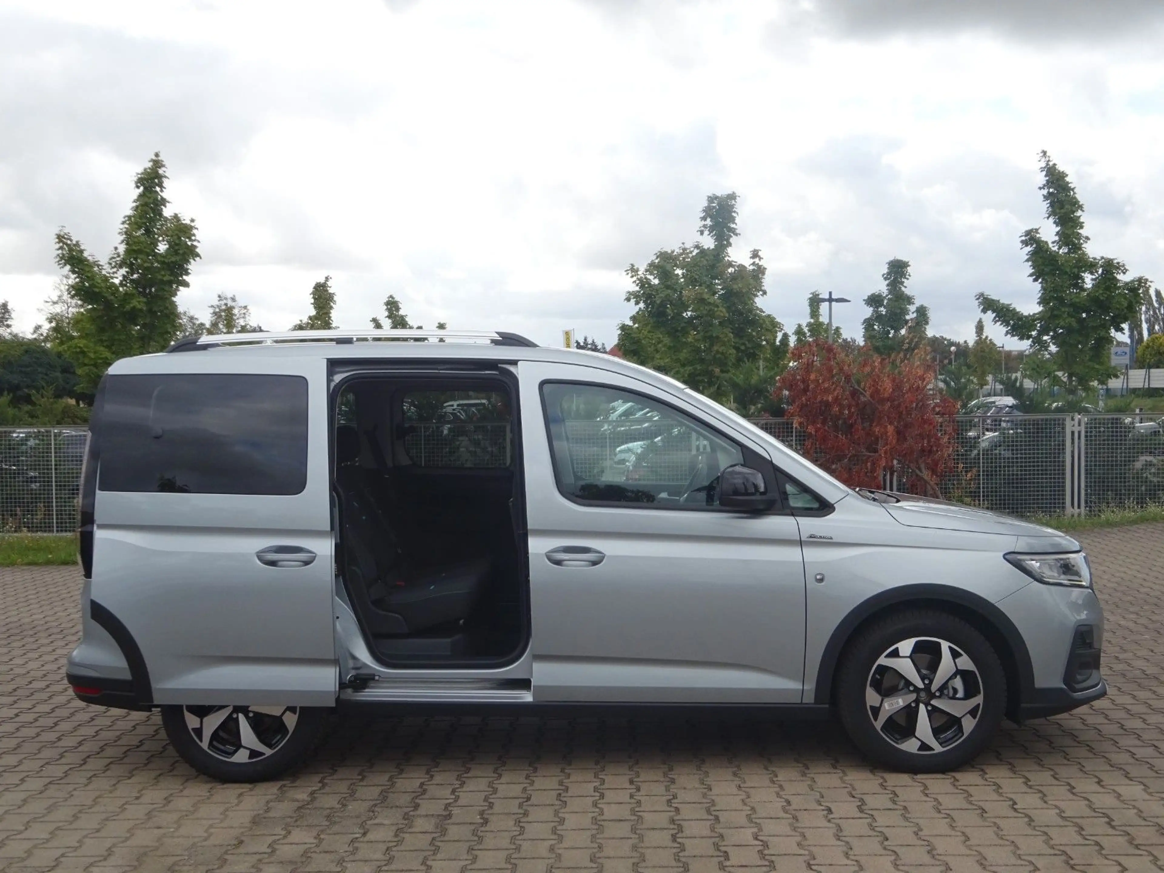 Ford Tourneo Connect L1 Active 4x4 Stndhz Navi AGR — photo 11