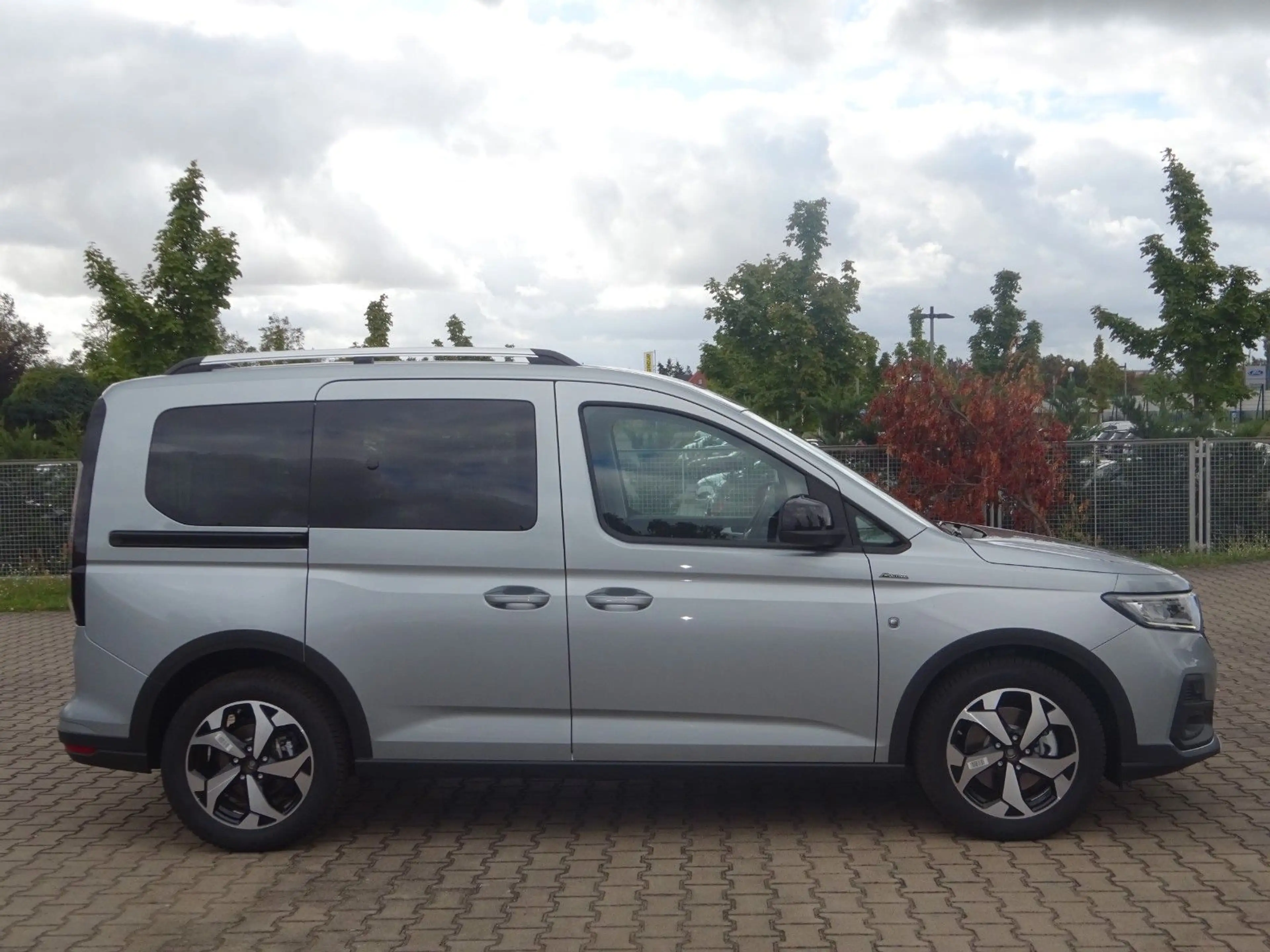 Ford Tourneo Connect L1 Active 4x4 Stndhz Navi AGR — photo 10