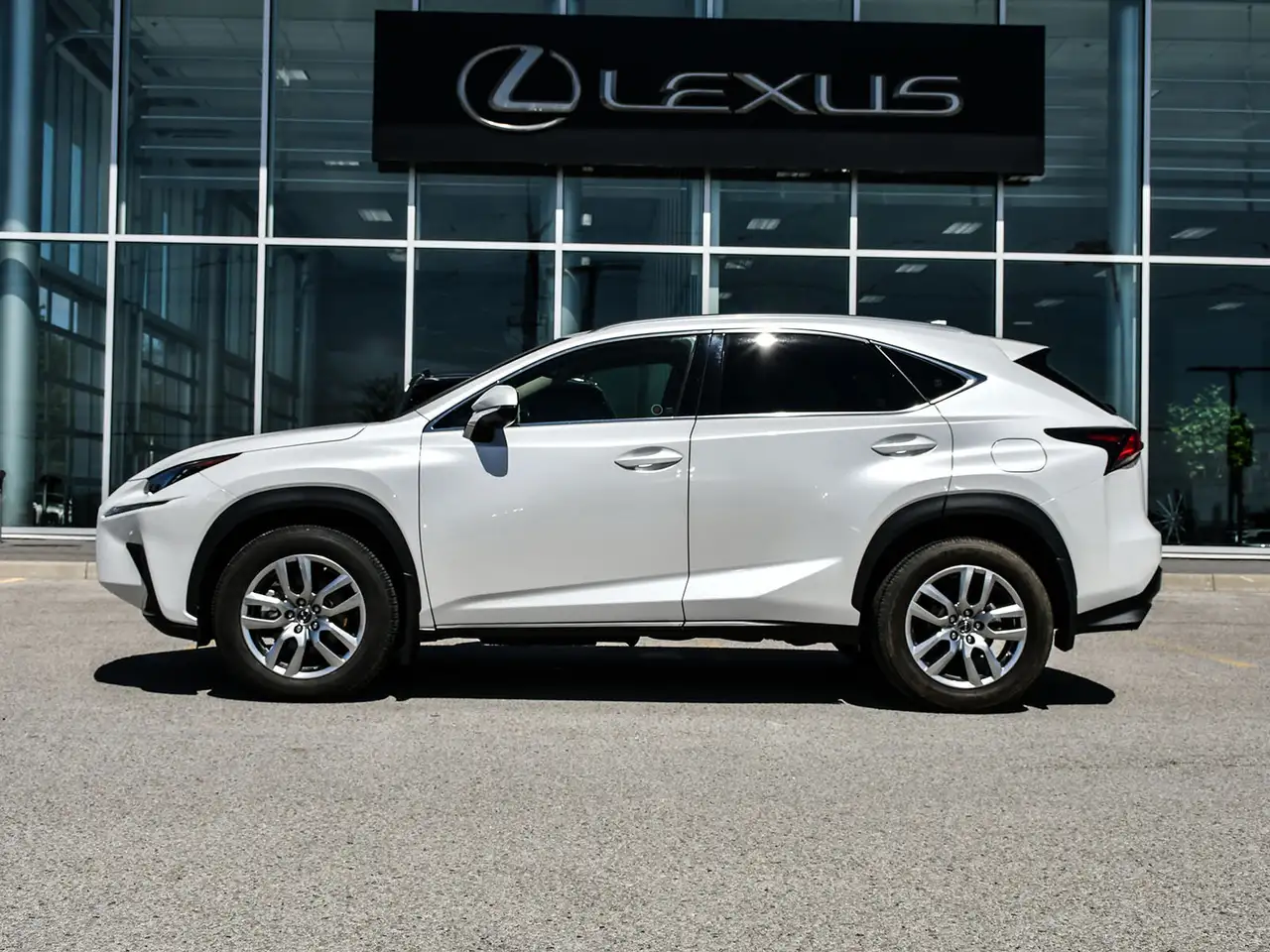Lexus NX снимка Lexus NX