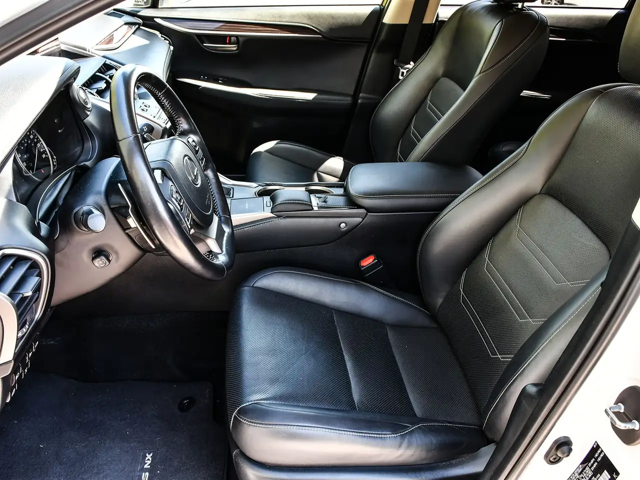 Lexus NX снимка Lexus NX