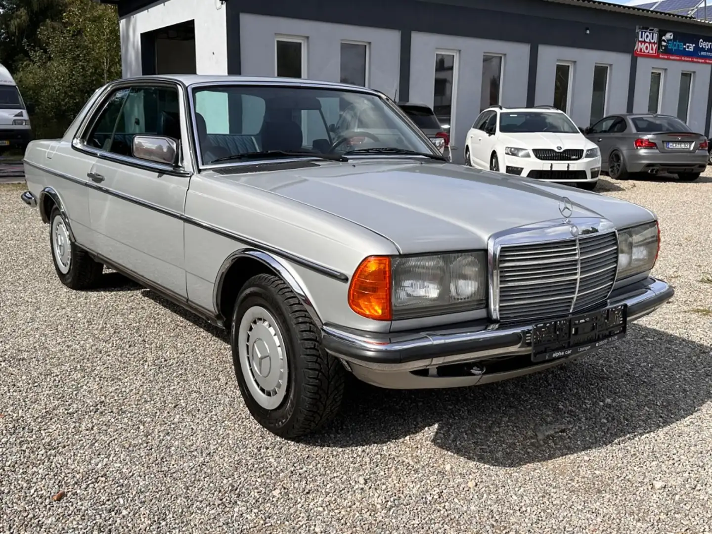 Mercedes-Benz 123 C Silber - 1