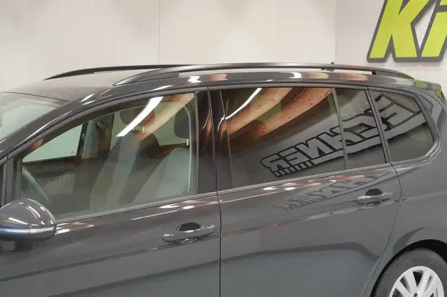 Volkswagen Touran view 12