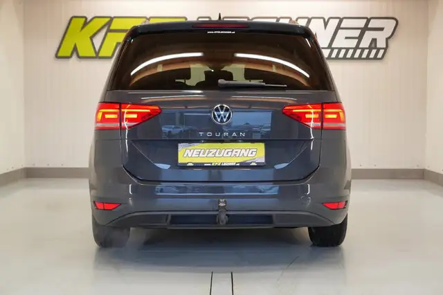 Volkswagen Touran view 5