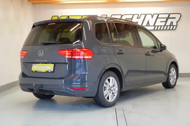 Volkswagen Touran view 4