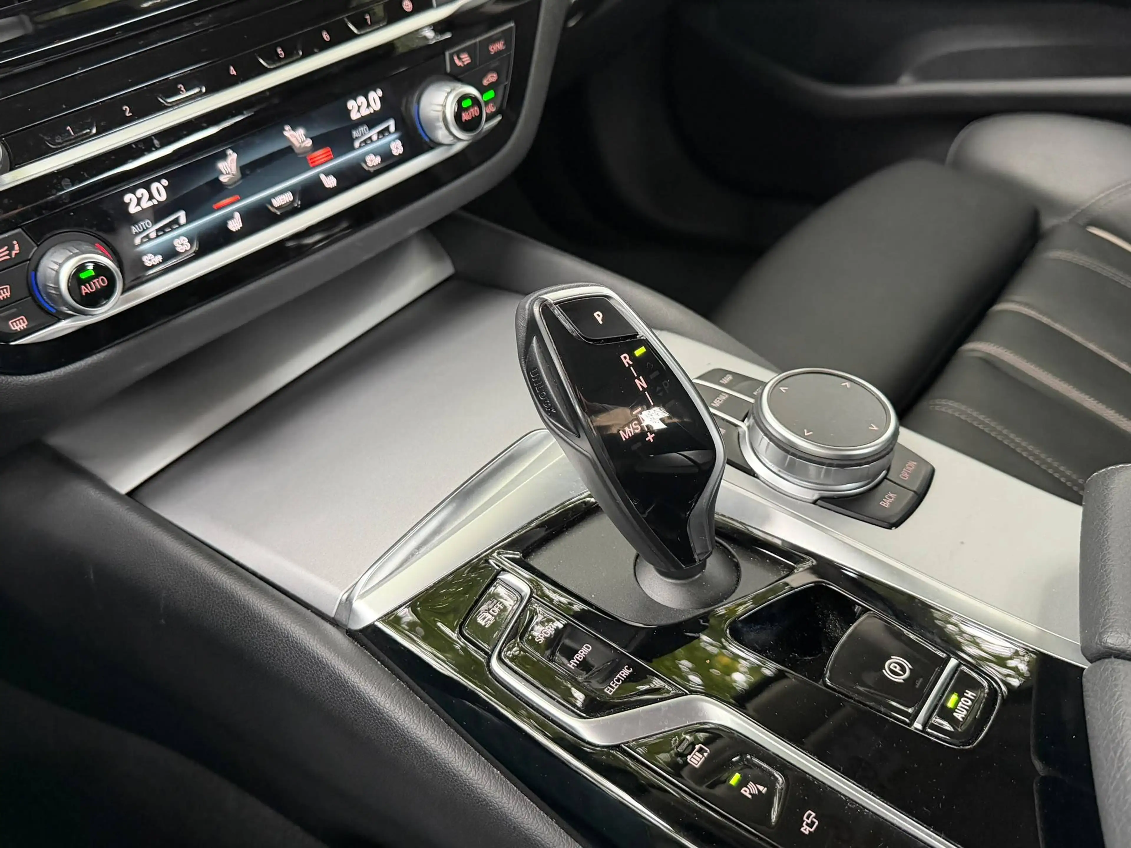 BMW 530 530eXA Led-ACC-Head Up-Cockpit Pro-Comfort Zetels-Cam-20" — photo 10