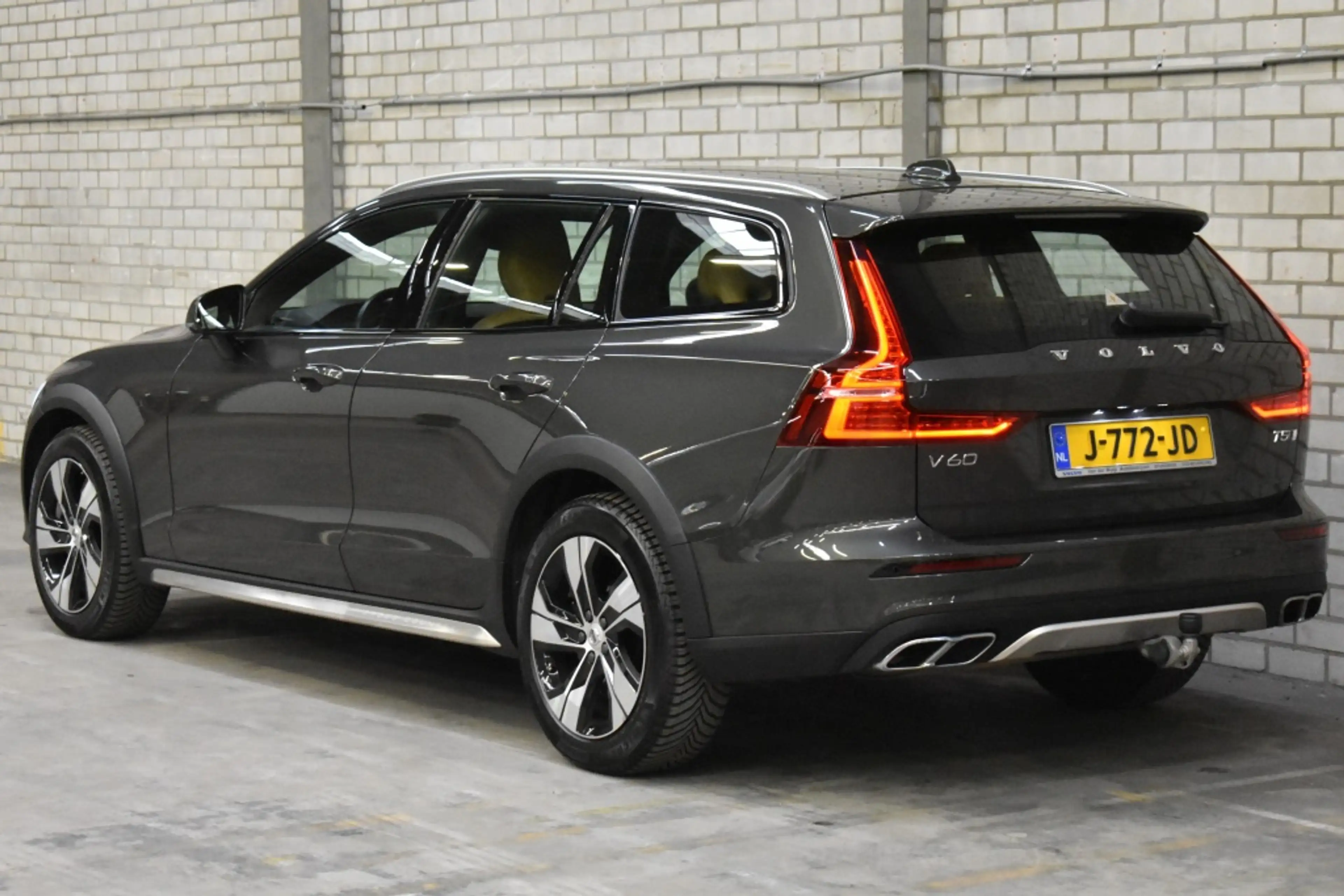 Volvo V60 Cross Country T5 250PK AWD Cross Country | Trekhaak | Harman Kar — photo 2