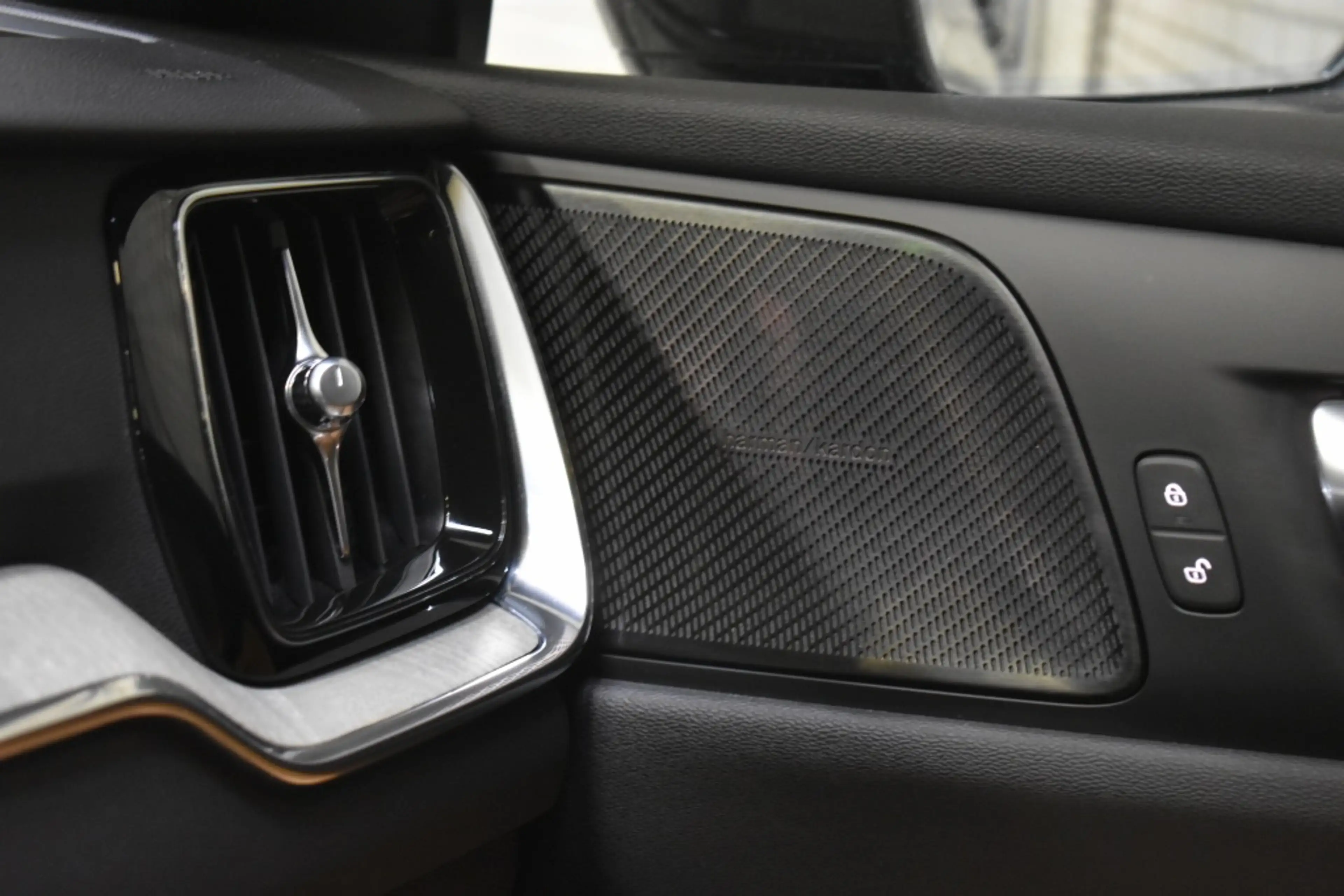 Volvo V60 Cross Country T5 250PK AWD Cross Country | Trekhaak | Harman Kar — photo 26