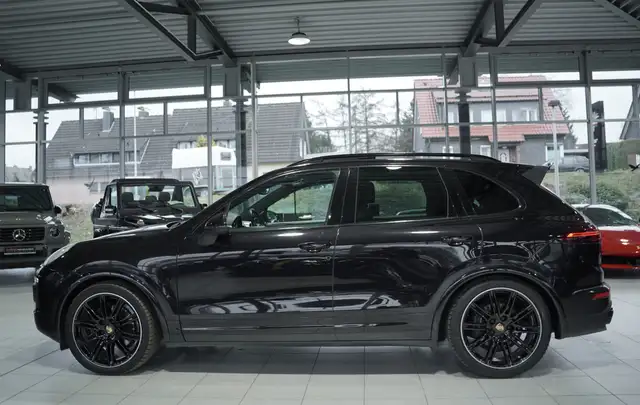 Porsche Cayenne view 11